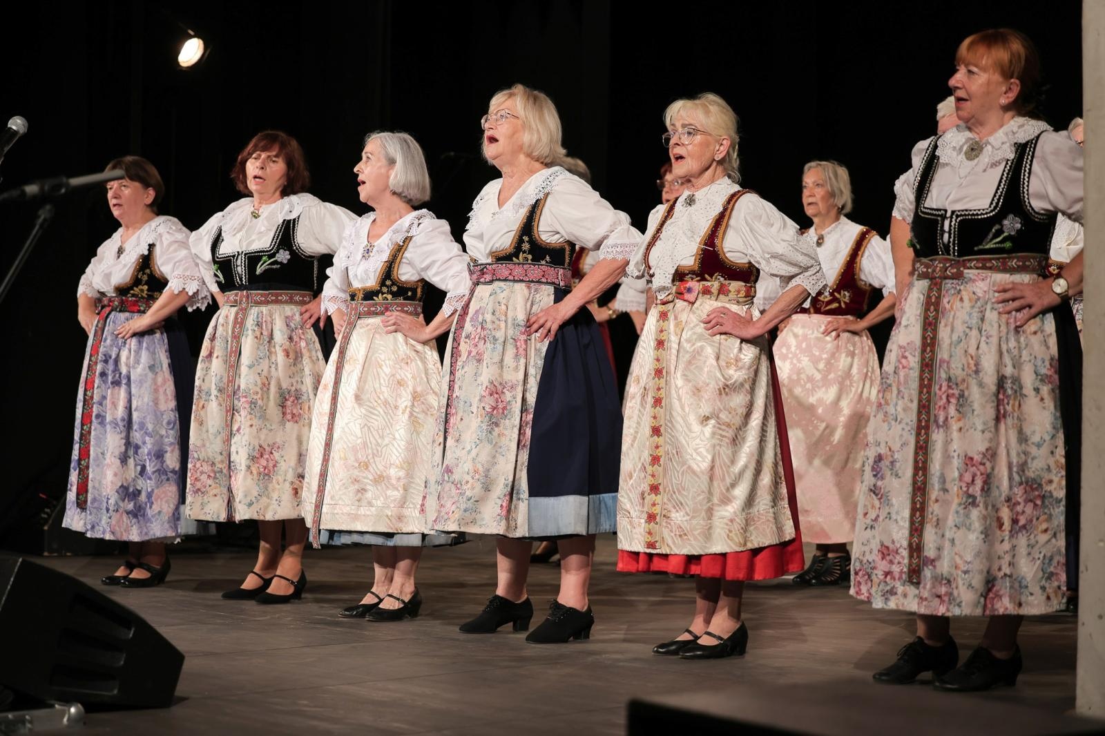Zdjęcie w galerii na portalu naszraciborz.pl: Strzecha Seniorzy - najmłodsi duchem tancerze Zespołu Pieśni i Tańca Strzecha świętowali 20 urodziny wiadomości z regionu