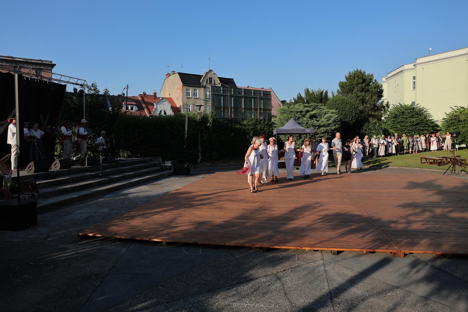 Zdjęcie w galerii na portalu naszraciborz.pl: Strzecha Seniorzy - najmłodsi duchem tancerze Zespołu Pieśni i Tańca Strzecha świętowali 20 urodziny wiadomości z regionu