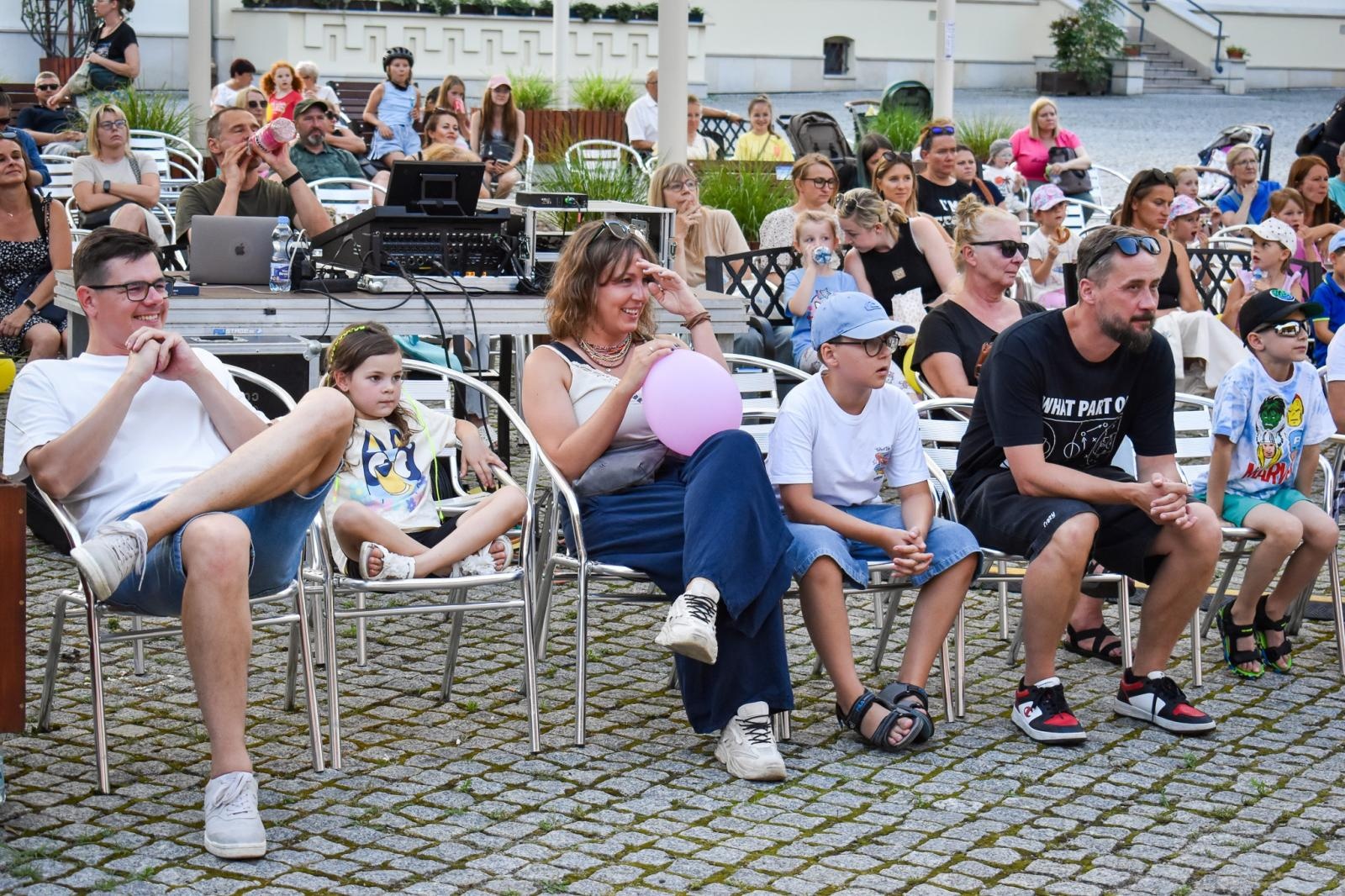 Zdjęcie w galerii na portalu naszraciborz.pl: Wakacyjne atrakcje na zamkowym dziedzińcu przyciągnęły tłumy wiadomości z regionu