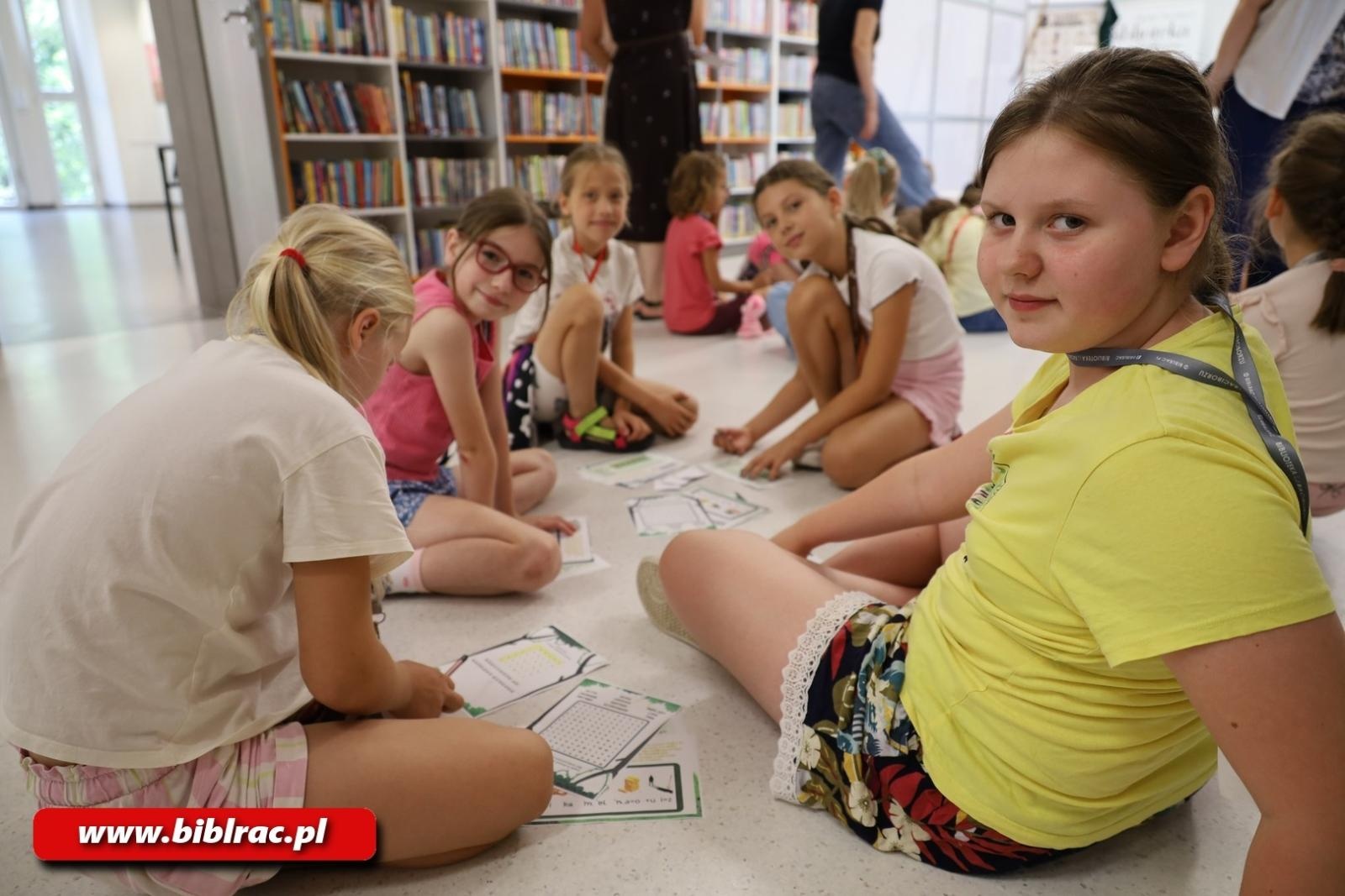 Zdjęcie w galerii na portalu naszraciborz.pl: Lato z Biblioteką: Kocia Szajka i Zwiadowcy wiadomości z regionu