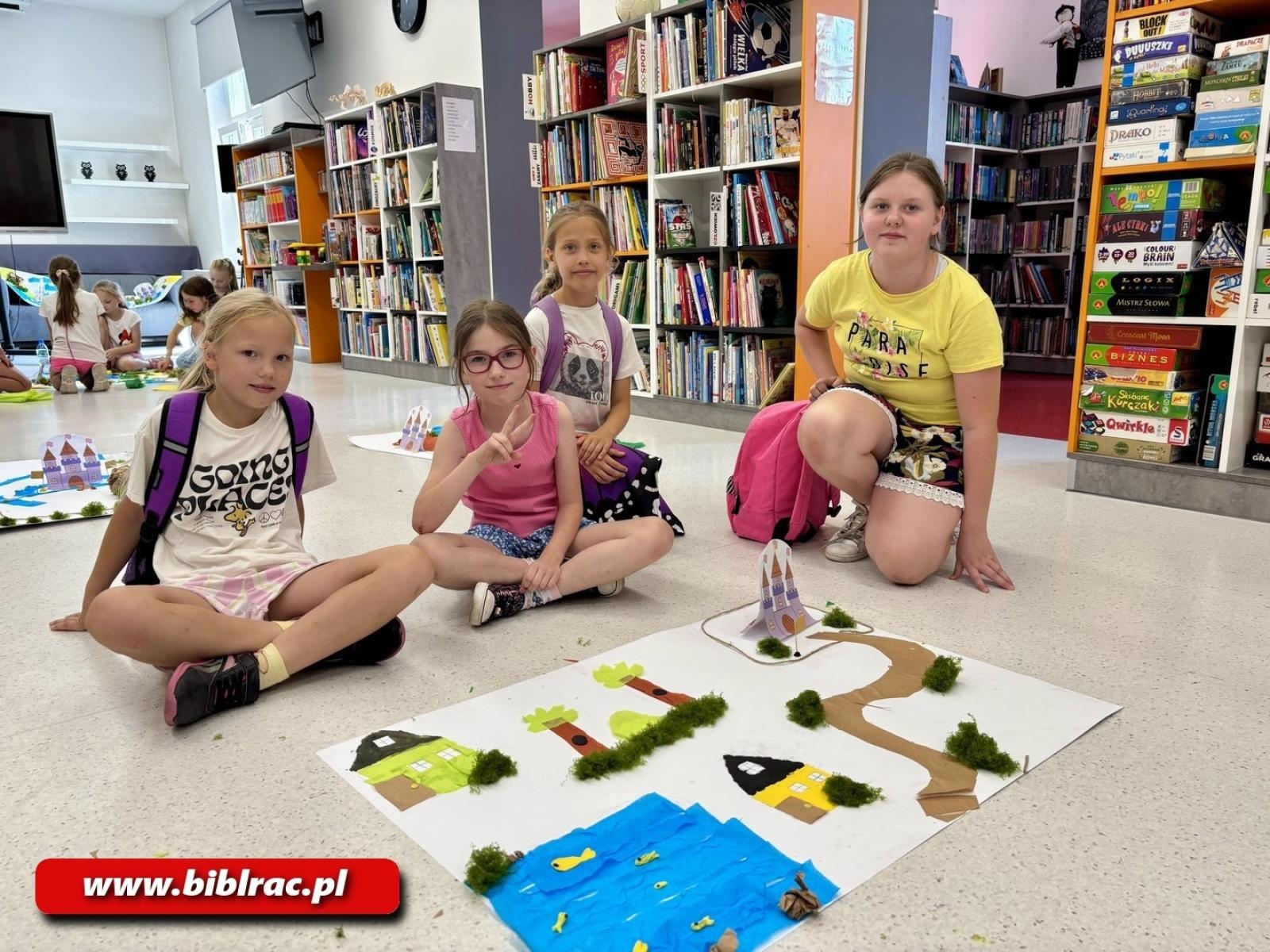 Zdjęcie w galerii na portalu naszraciborz.pl: Lato z Biblioteką: Kocia Szajka i Zwiadowcy wiadomości z regionu
