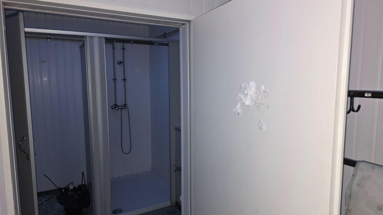 Zdjęcie w galerii na portalu naszraciborz.pl: Wandalizm na Orliku w Nędzy. Zniszczono toalety, gmina ostrzega przed ograniczeniem dostępu wiadomości z regionu