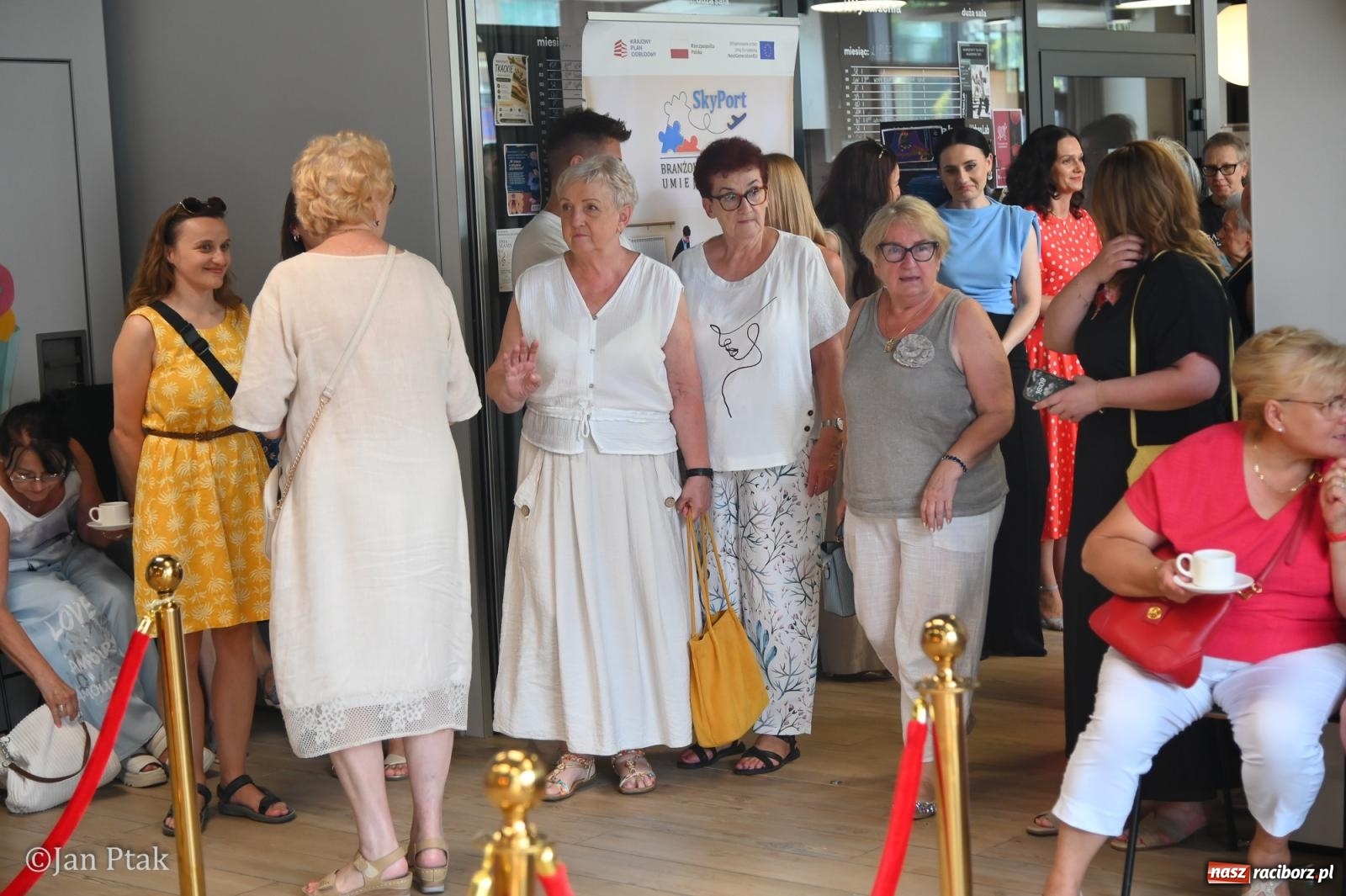 Zdjęcie w galerii na portalu naszraciborz.pl: Urban Lab Racibórz ma rok. Na nowym dworcu PKP świętowano jubileusz wiadomości z regionu