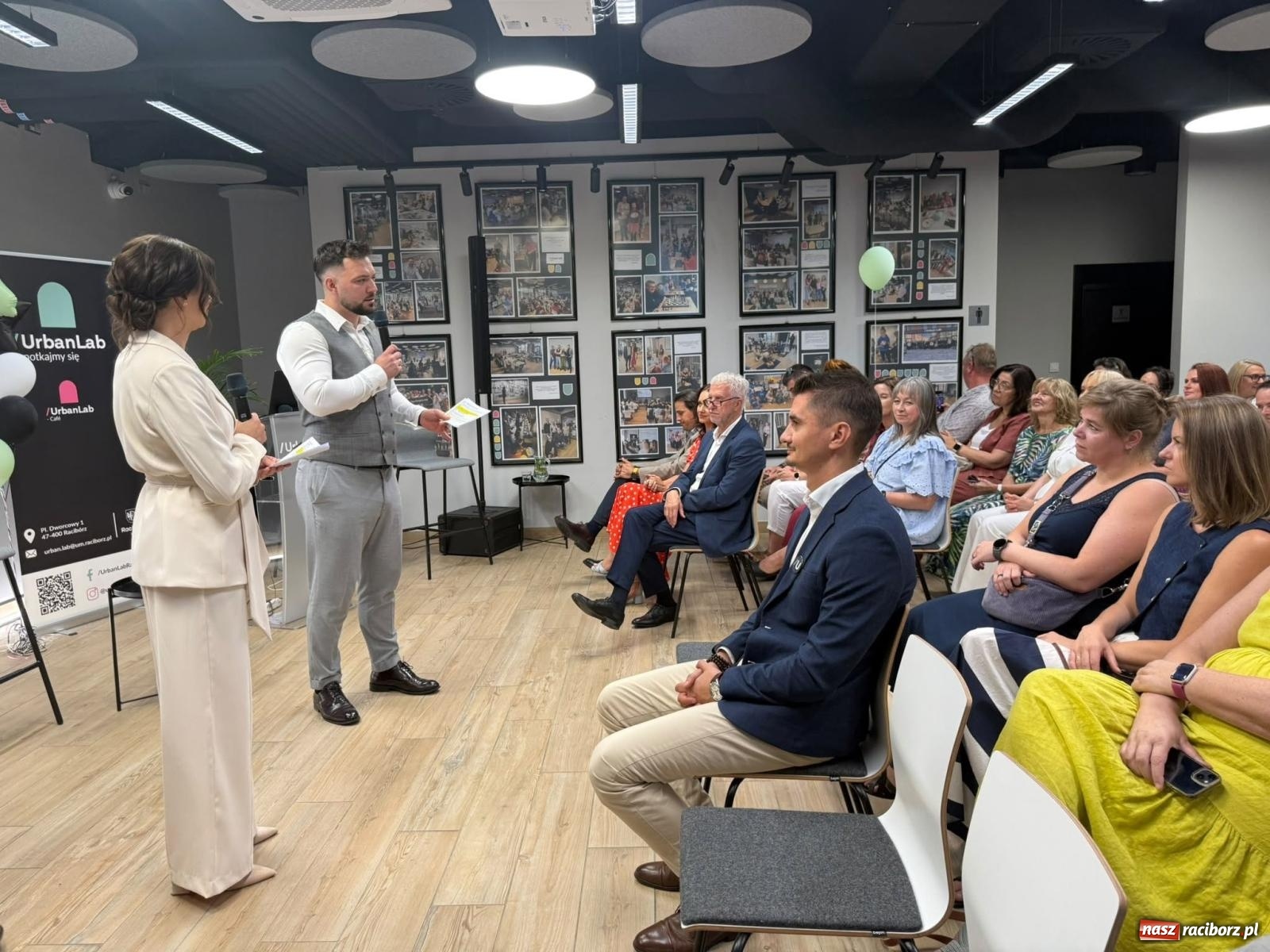 Zdjęcie w galerii na portalu naszraciborz.pl: Urban Lab Racibórz ma rok. Na nowym dworcu PKP świętowano jubileusz wiadomości z regionu
