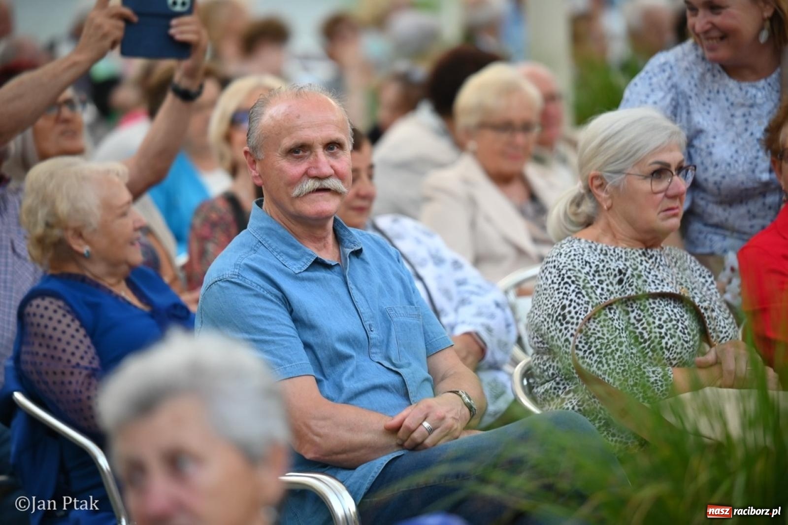 Zdjęcie w galerii na portalu naszraciborz.pl: Magiczny wieczór na zamku: Operetka na dziedzińcu pod gwiazdami zachwyciła publiczność wiadomości z regionu