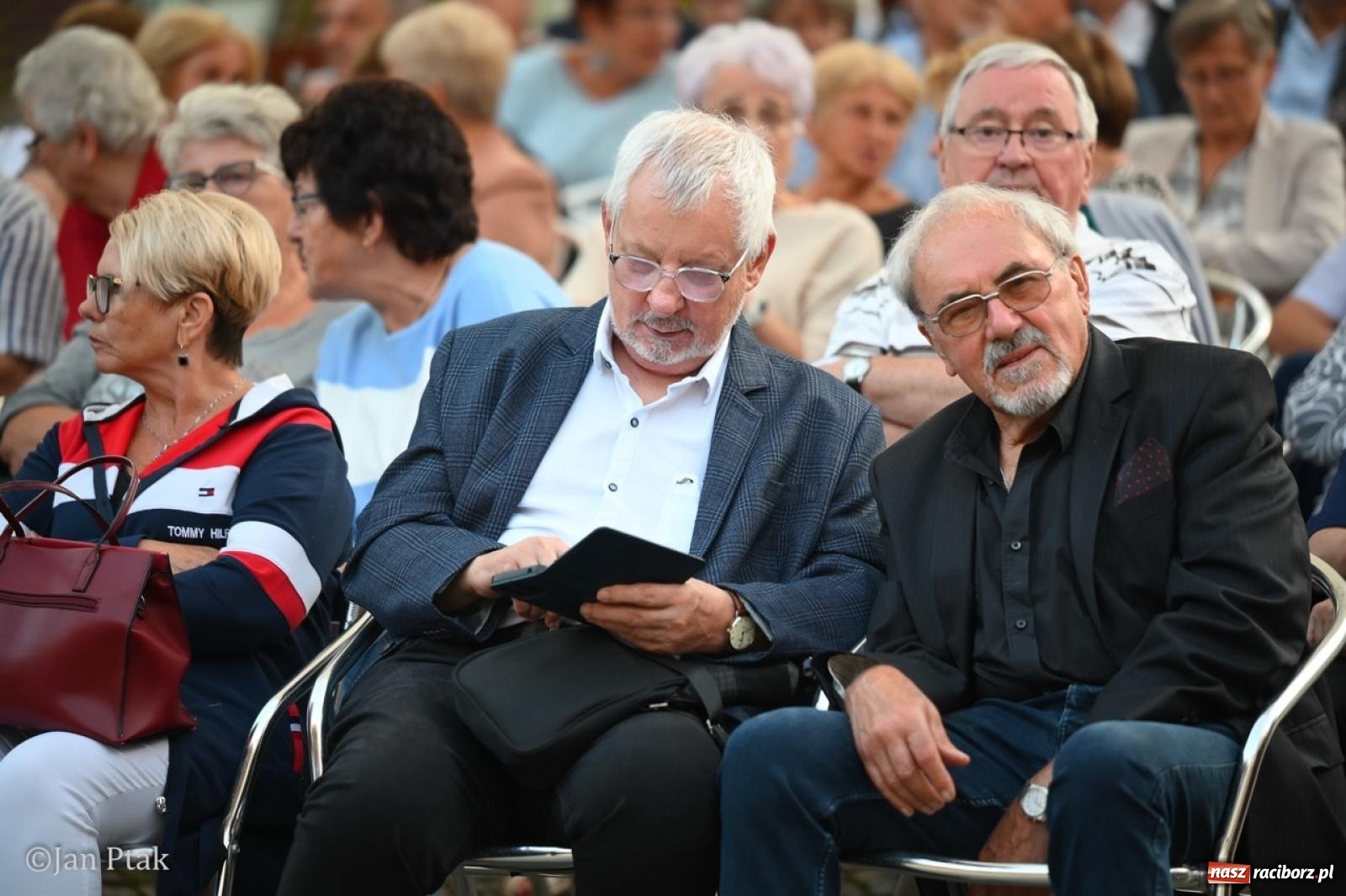 Zdjęcie w galerii na portalu naszraciborz.pl: Magiczny wieczór na zamku: Operetka na dziedzińcu pod gwiazdami zachwyciła publiczność wiadomości z regionu