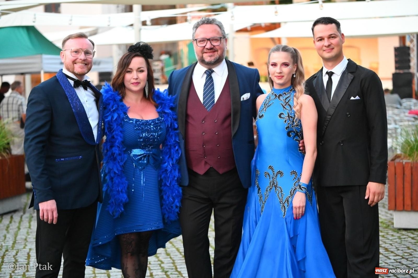 Zdjęcie w galerii na portalu naszraciborz.pl: Magiczny wieczór na zamku: Operetka na dziedzińcu pod gwiazdami zachwyciła publiczność wiadomości z regionu