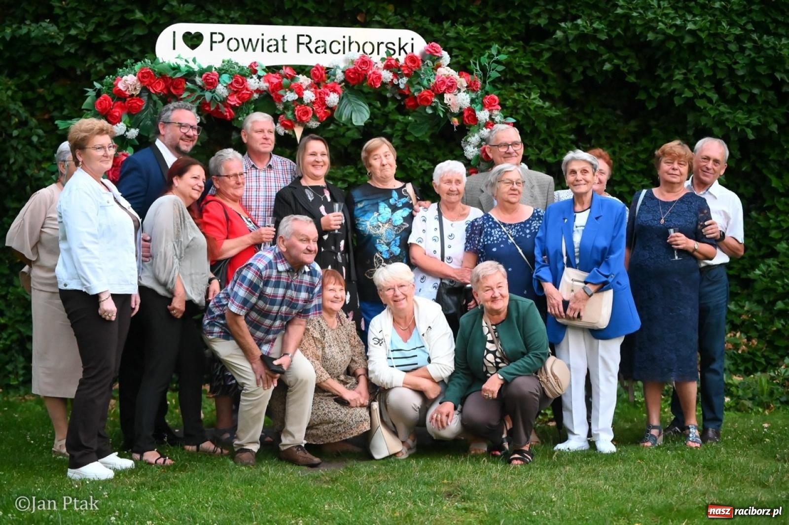 Zdjęcie w galerii na portalu naszraciborz.pl: Magiczny wieczór na zamku: Operetka na dziedzińcu pod gwiazdami zachwyciła publiczność wiadomości z regionu