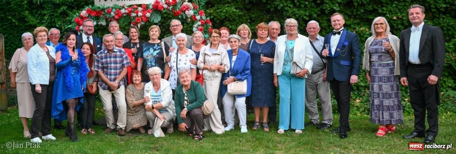Zdjęcie w galerii na portalu naszraciborz.pl: Magiczny wieczór na zamku: Operetka na dziedzińcu pod gwiazdami zachwyciła publiczność wiadomości z regionu