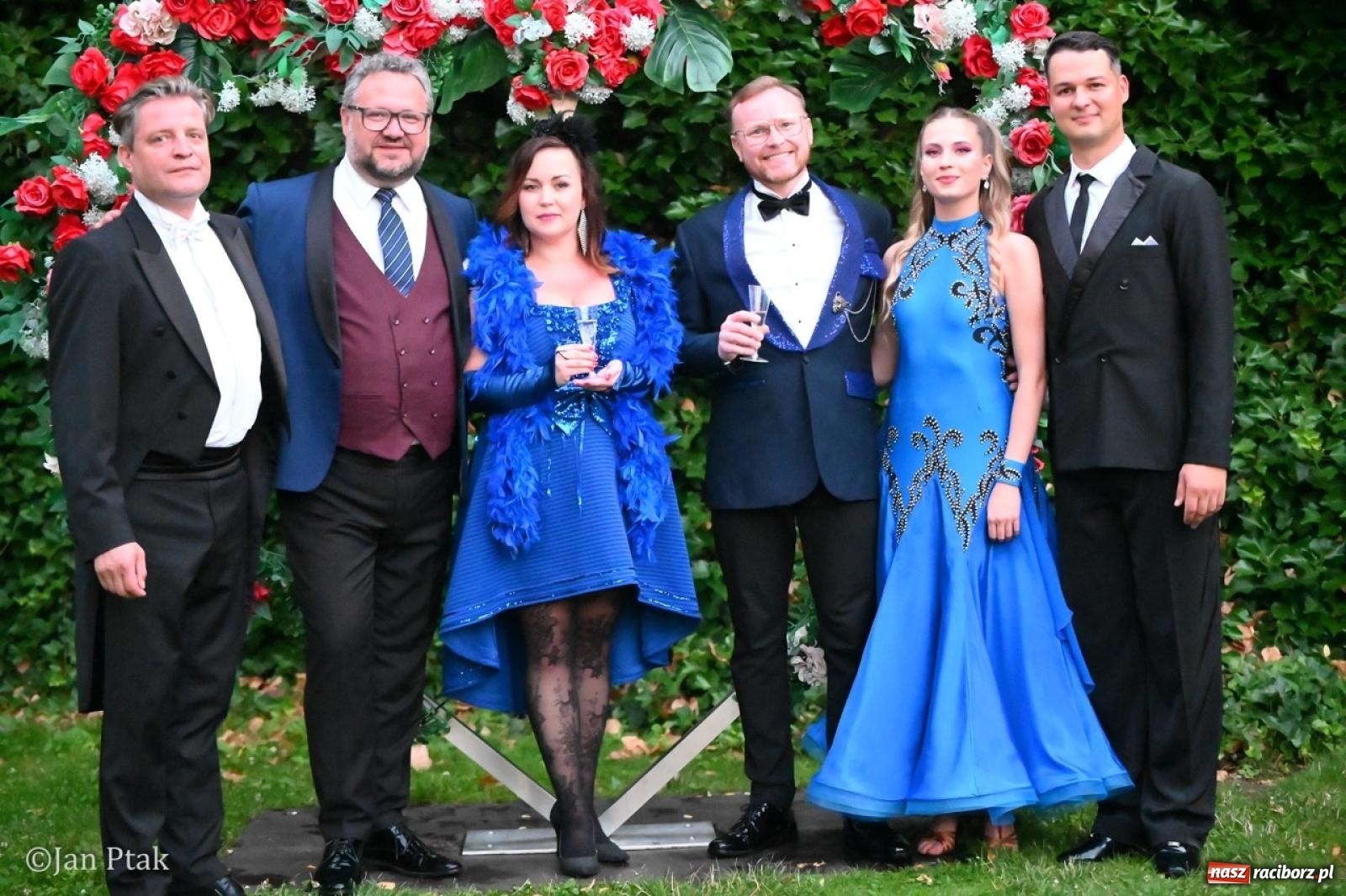 Zdjęcie w galerii na portalu naszraciborz.pl: Magiczny wieczór na zamku: Operetka na dziedzińcu pod gwiazdami zachwyciła publiczność wiadomości z regionu