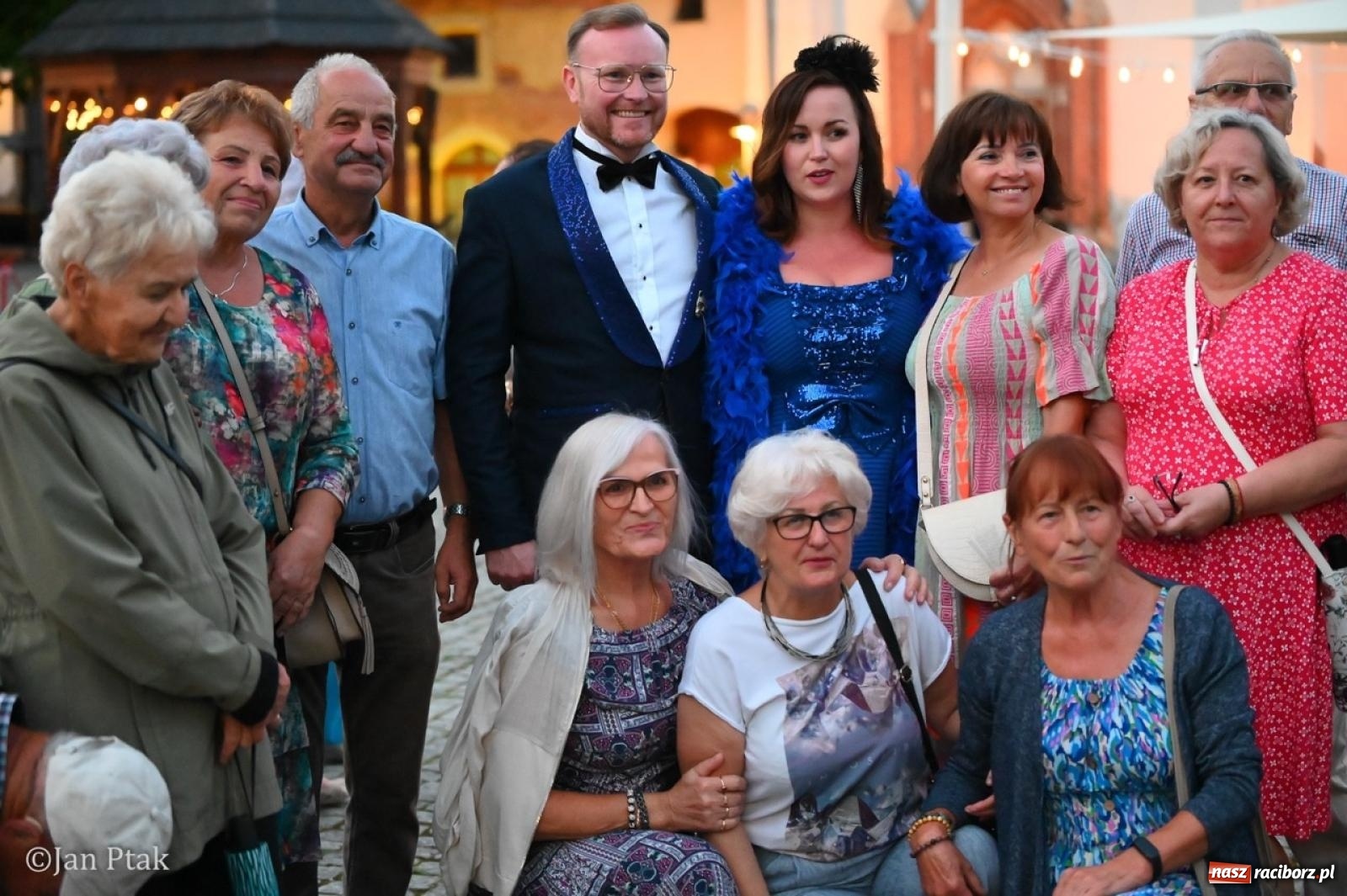 Zdjęcie w galerii na portalu naszraciborz.pl: Magiczny wieczór na zamku: Operetka na dziedzińcu pod gwiazdami zachwyciła publiczność wiadomości z regionu