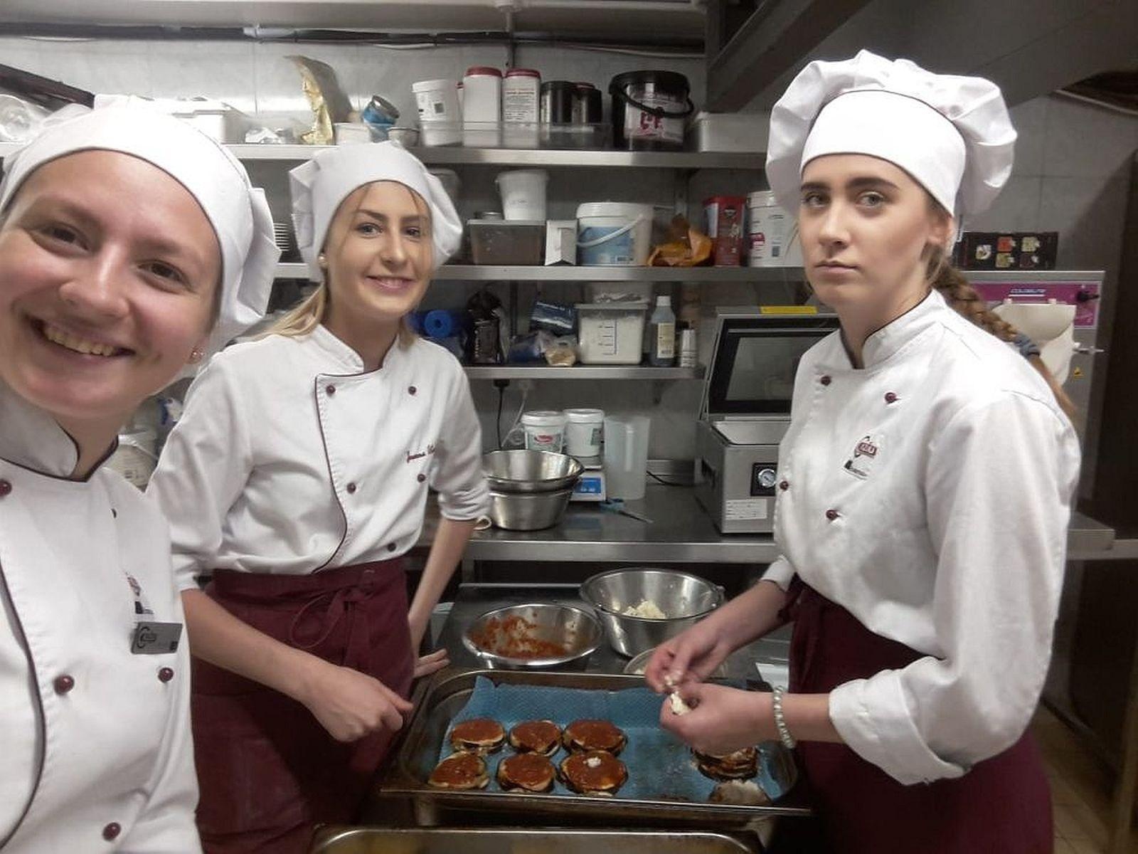 Zdjęcie w galerii na portalu naszraciborz.pl: CKZiU nr 1 Budowlanka – Gastronomik z dofinansowaniem unijnym – Majorka i Grecja już czekają wiadomości z regionu