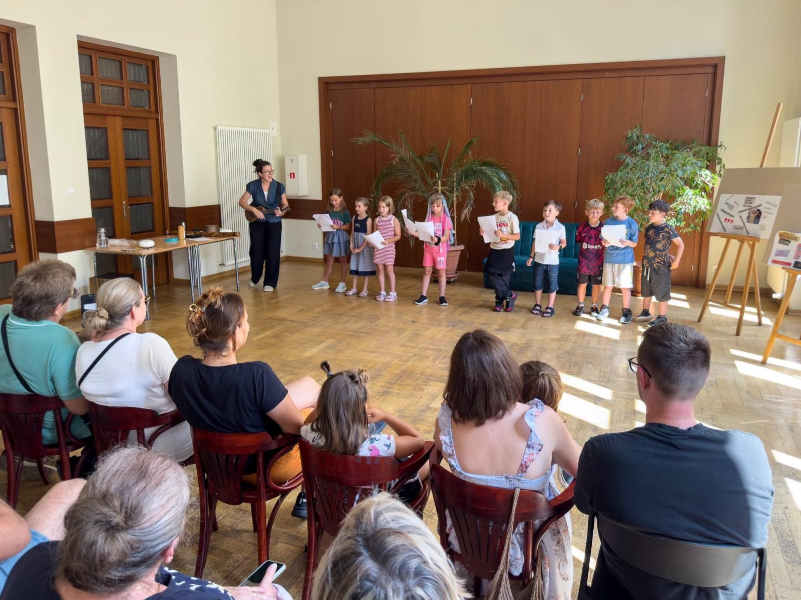Zdjęcie w galerii na portalu naszraciborz.pl: Piosenkobranie w Raciborskim Centrum Kultury. Dzieci tworzyły własne utwory i odkrywały świat muzyki wiadomości z regionu