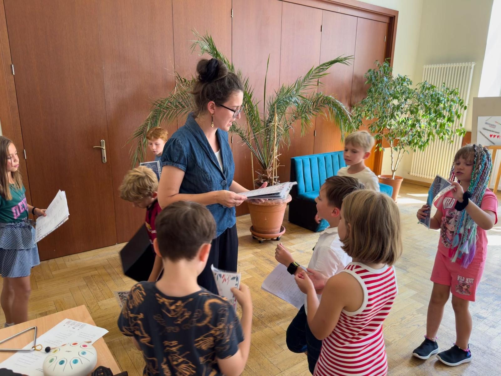 Zdjęcie w galerii na portalu naszraciborz.pl: Piosenkobranie w Raciborskim Centrum Kultury. Dzieci tworzyły własne utwory i odkrywały świat muzyki wiadomości z regionu