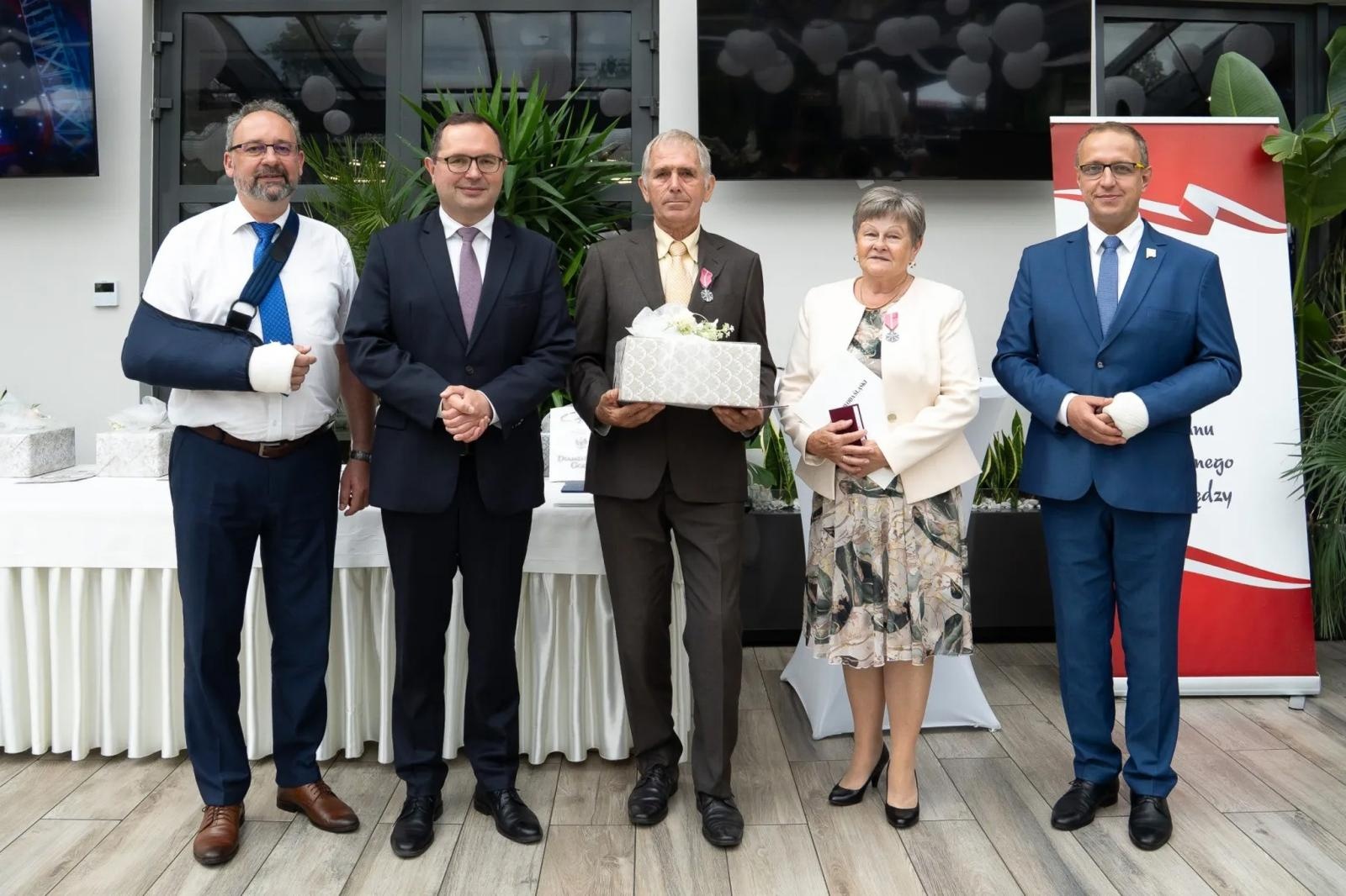 Zdjęcie w galerii na portalu naszraciborz.pl: Małżonkowie z gminy Nędza uhonorowani za wspólne życie. Medale dla par z 50-, 60- i 65-letnim stażem wiadomości z regionu