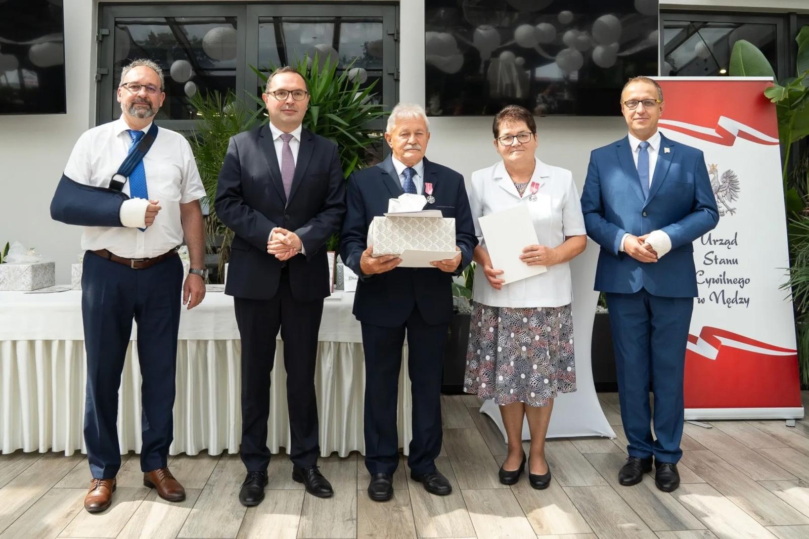 Zdjęcie w galerii na portalu naszraciborz.pl: Małżonkowie z gminy Nędza uhonorowani za wspólne życie. Medale dla par z 50-, 60- i 65-letnim stażem wiadomości z regionu