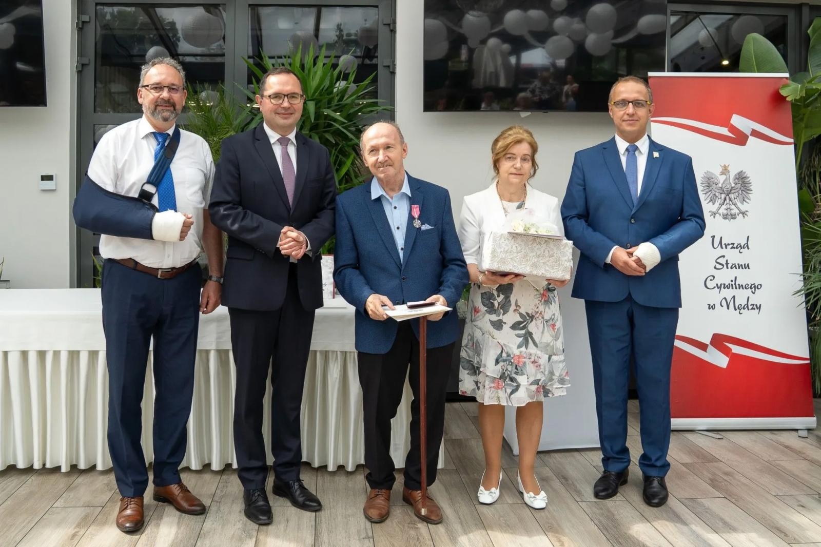 Zdjęcie w galerii na portalu naszraciborz.pl: Małżonkowie z gminy Nędza uhonorowani za wspólne życie. Medale dla par z 50-, 60- i 65-letnim stażem wiadomości z regionu