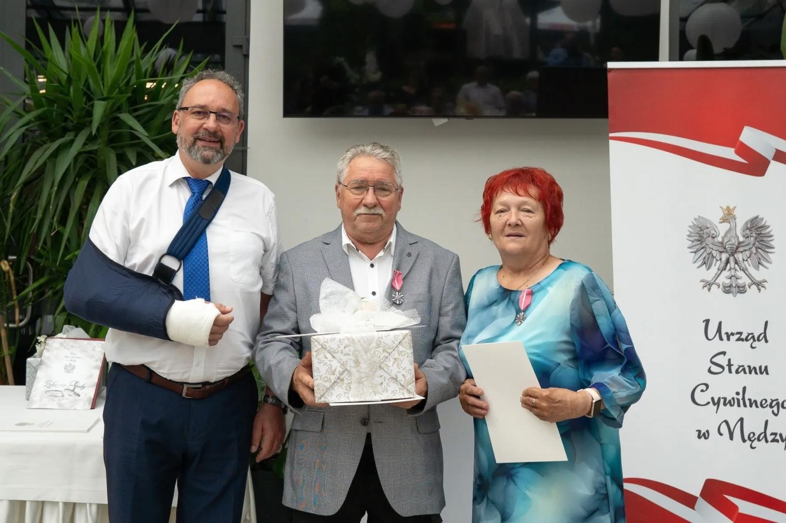 Zdjęcie w galerii na portalu naszraciborz.pl: Małżonkowie z gminy Nędza uhonorowani za wspólne życie. Medale dla par z 50-, 60- i 65-letnim stażem wiadomości z regionu