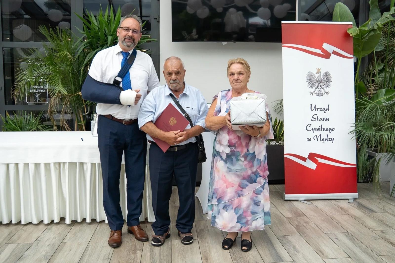 Zdjęcie w galerii na portalu naszraciborz.pl: Małżonkowie z gminy Nędza uhonorowani za wspólne życie. Medale dla par z 50-, 60- i 65-letnim stażem wiadomości z regionu