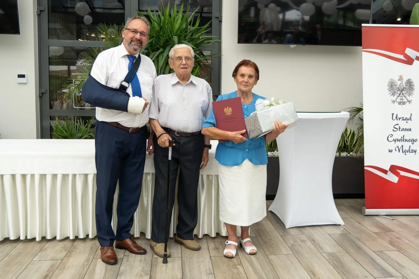 Zdjęcie w galerii na portalu naszraciborz.pl: Małżonkowie z gminy Nędza uhonorowani za wspólne życie. Medale dla par z 50-, 60- i 65-letnim stażem wiadomości z regionu