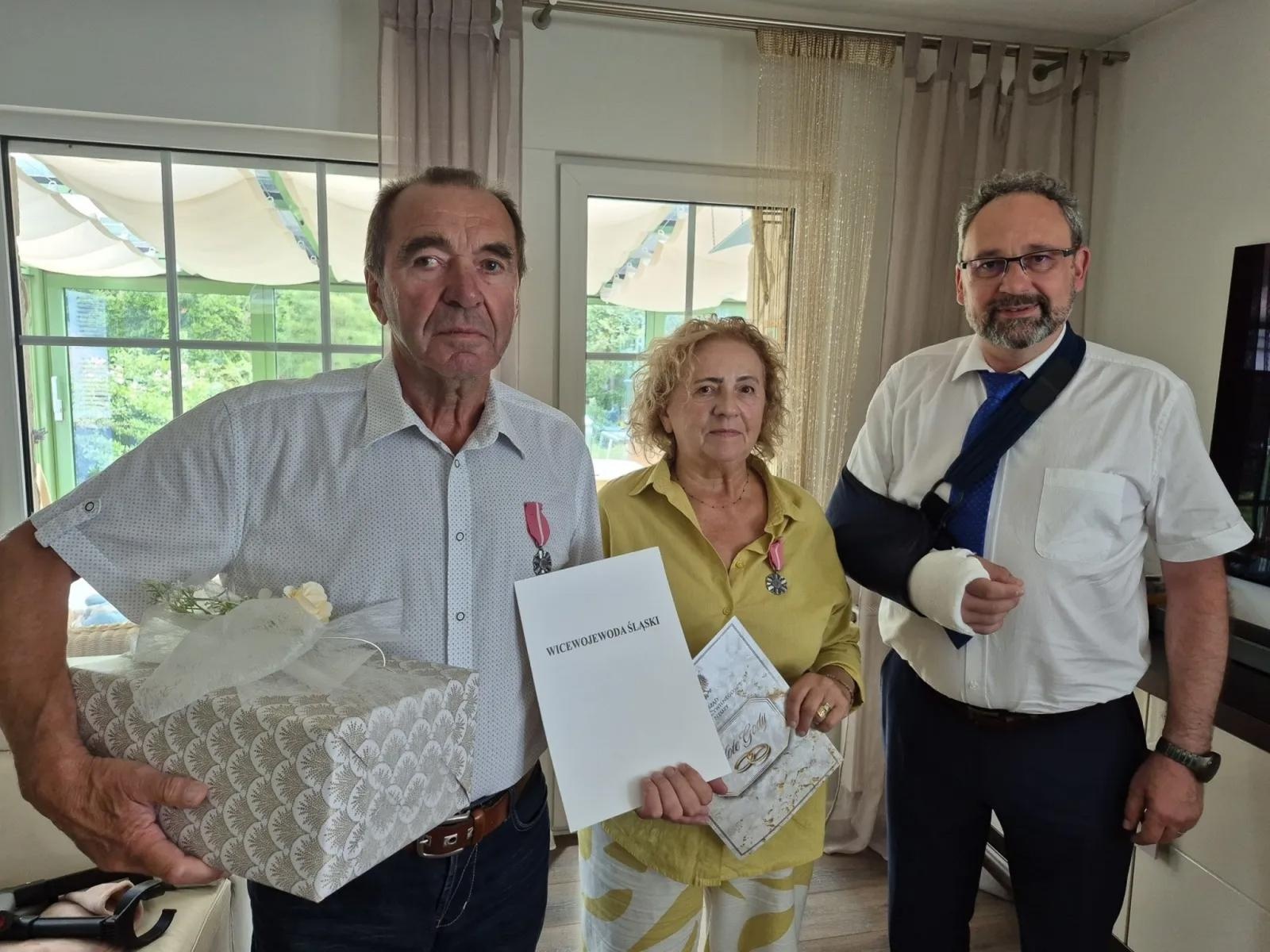 Zdjęcie w galerii na portalu naszraciborz.pl: Małżonkowie z gminy Nędza uhonorowani za wspólne życie. Medale dla par z 50-, 60- i 65-letnim stażem wiadomości z regionu
