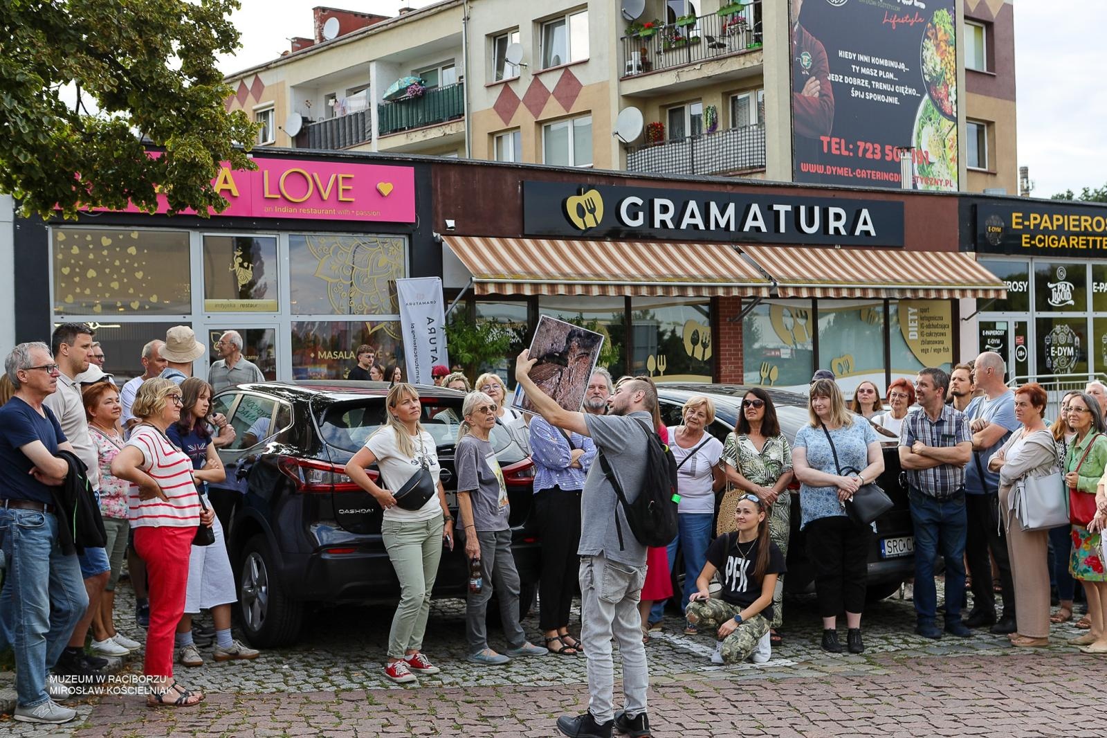 Zdjęcie w galerii na portalu naszraciborz.pl: Śladami średniowiecznych murów Raciborza. Letni spacer odkrywał tajemnice dawnych fortyfikacji wiadomości z regionu