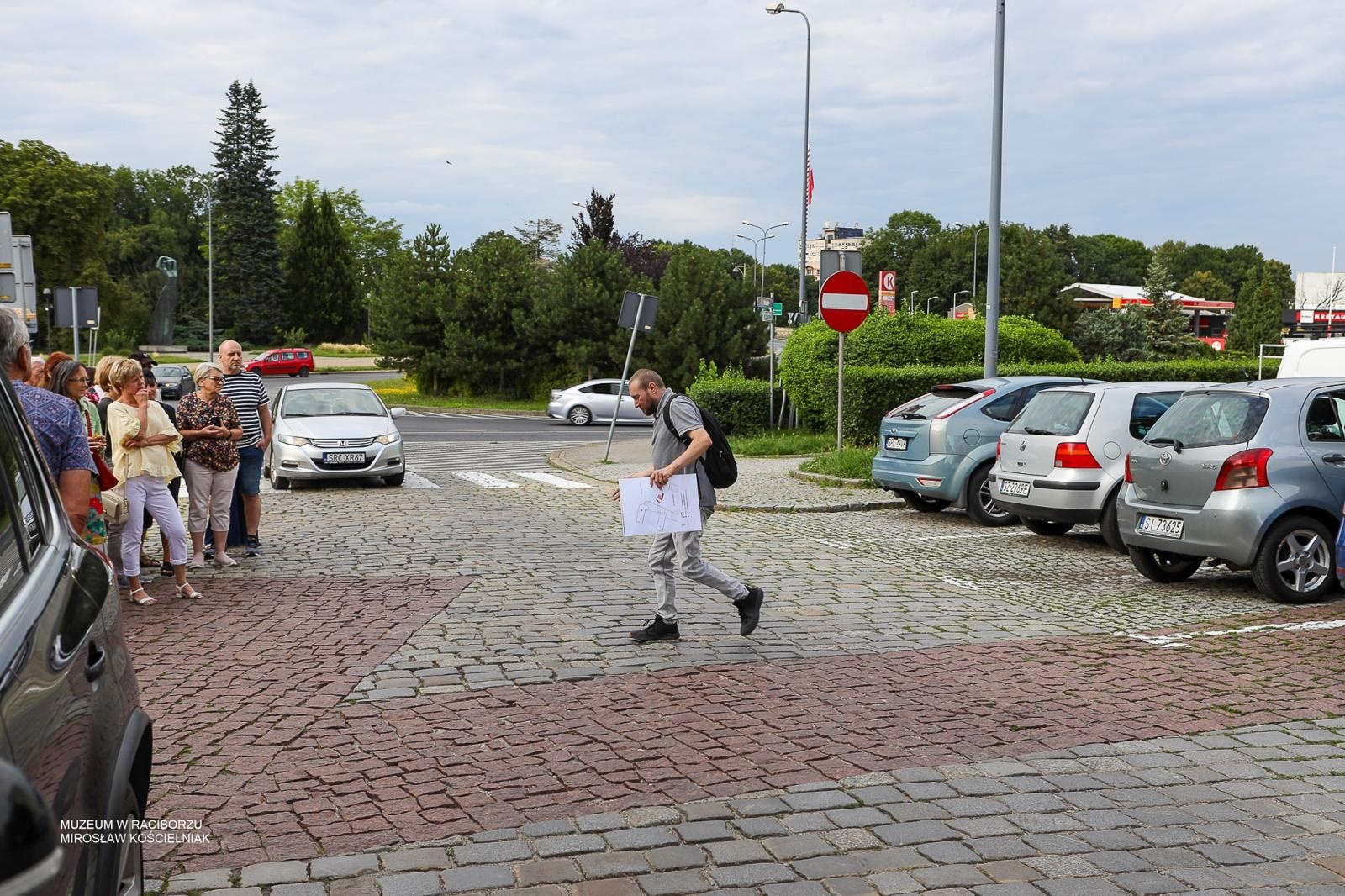 Zdjęcie w galerii na portalu naszraciborz.pl: Śladami średniowiecznych murów Raciborza. Letni spacer odkrywał tajemnice dawnych fortyfikacji wiadomości z regionu