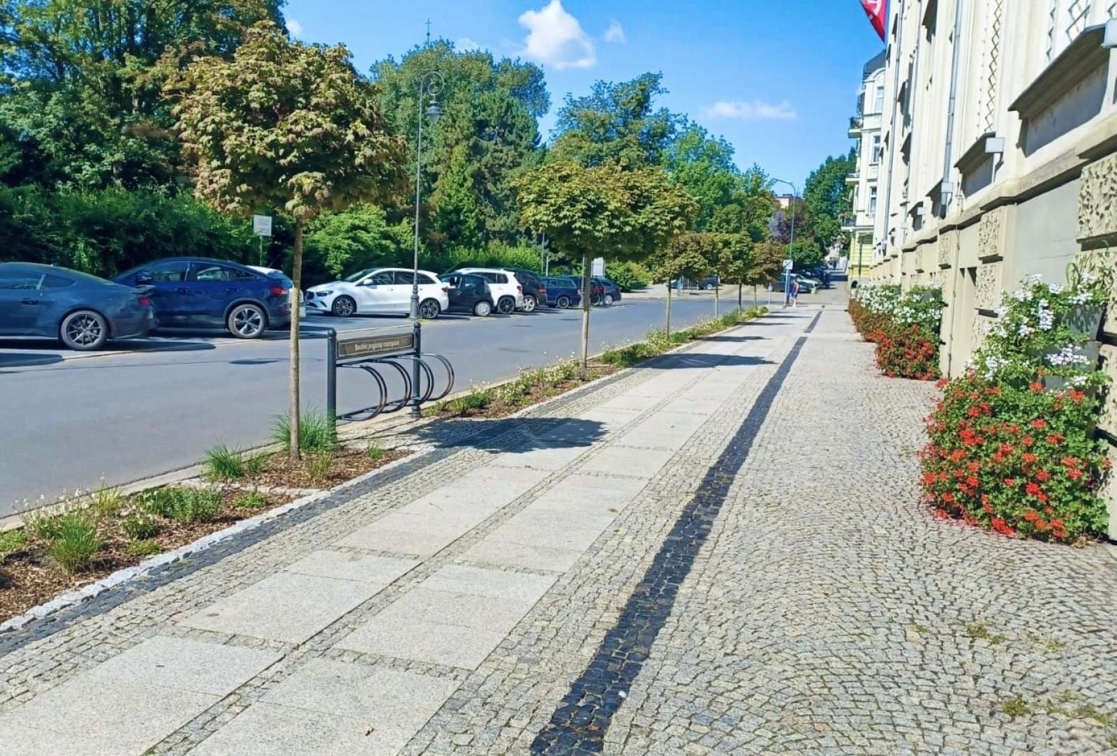 Zdjęcie w galerii na portalu naszraciborz.pl: Zielona zmiana w Raciborzu. Nowe rabaty i mniej betonu wiadomości z regionu