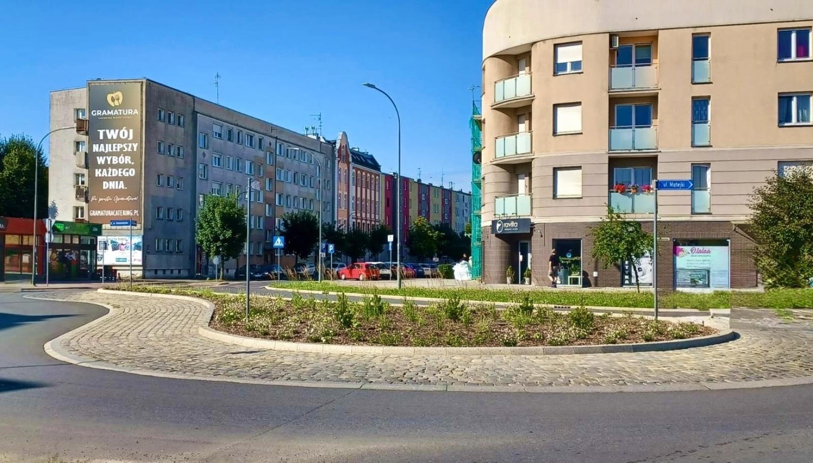 Zdjęcie w galerii na portalu naszraciborz.pl: Zielona zmiana w Raciborzu. Nowe rabaty i mniej betonu wiadomości z regionu