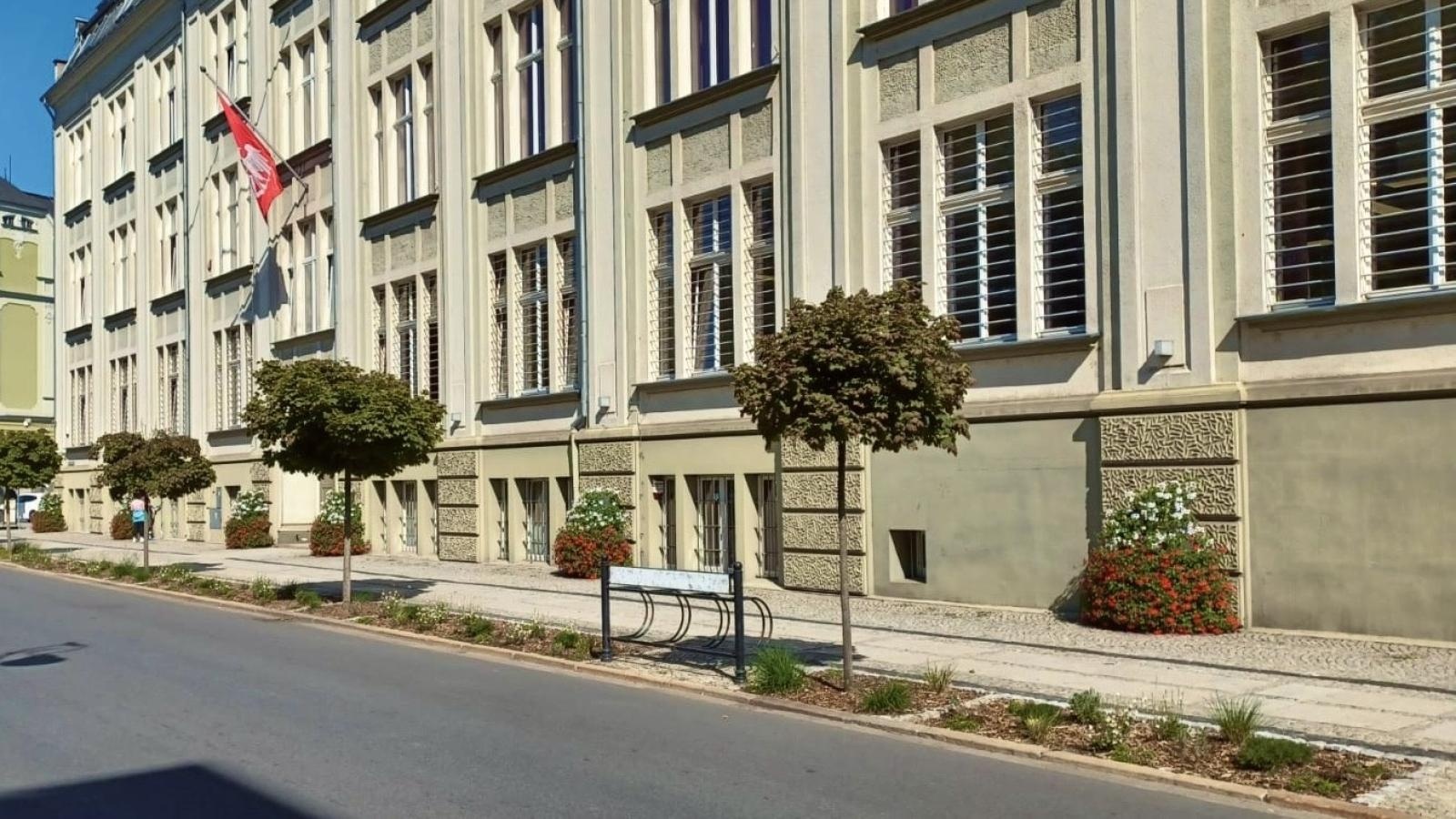 Zdjęcie w galerii na portalu naszraciborz.pl: Zielona zmiana w Raciborzu. Nowe rabaty i mniej betonu wiadomości z regionu