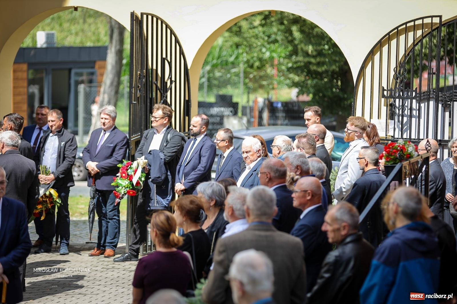 Zdjęcie w galerii na portalu naszraciborz.pl: Ostatnie pożegnanie śp. Ryszarda Mularczyka na cmentarzu Jeruzalem w Raciborzu [FOTO] wiadomości z regionu