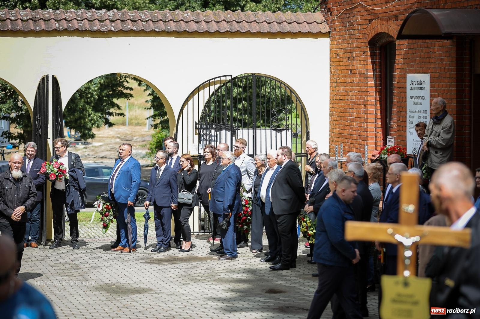 Zdjęcie w galerii na portalu naszraciborz.pl: Ostatnie pożegnanie śp. Ryszarda Mularczyka na cmentarzu Jeruzalem w Raciborzu [FOTO] wiadomości z regionu