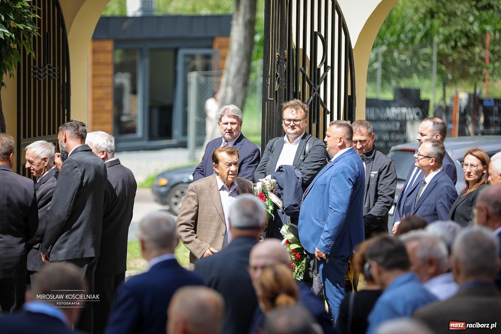 Zdjęcie w galerii na portalu naszraciborz.pl: Ostatnie pożegnanie śp. Ryszarda Mularczyka na cmentarzu Jeruzalem w Raciborzu [FOTO] wiadomości z regionu