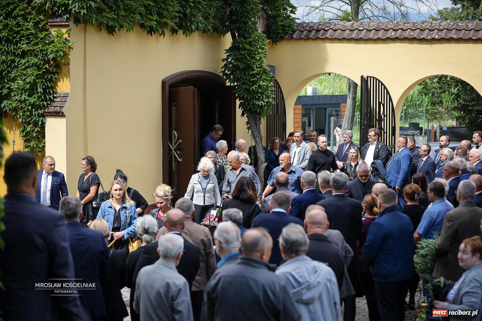 Zdjęcie w galerii na portalu naszraciborz.pl: Ostatnie pożegnanie śp. Ryszarda Mularczyka na cmentarzu Jeruzalem w Raciborzu [FOTO] wiadomości z regionu