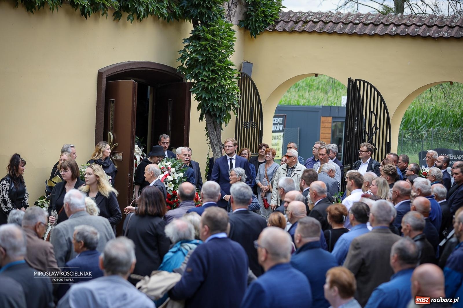 Zdjęcie w galerii na portalu naszraciborz.pl: Ostatnie pożegnanie śp. Ryszarda Mularczyka na cmentarzu Jeruzalem w Raciborzu [FOTO] wiadomości z regionu