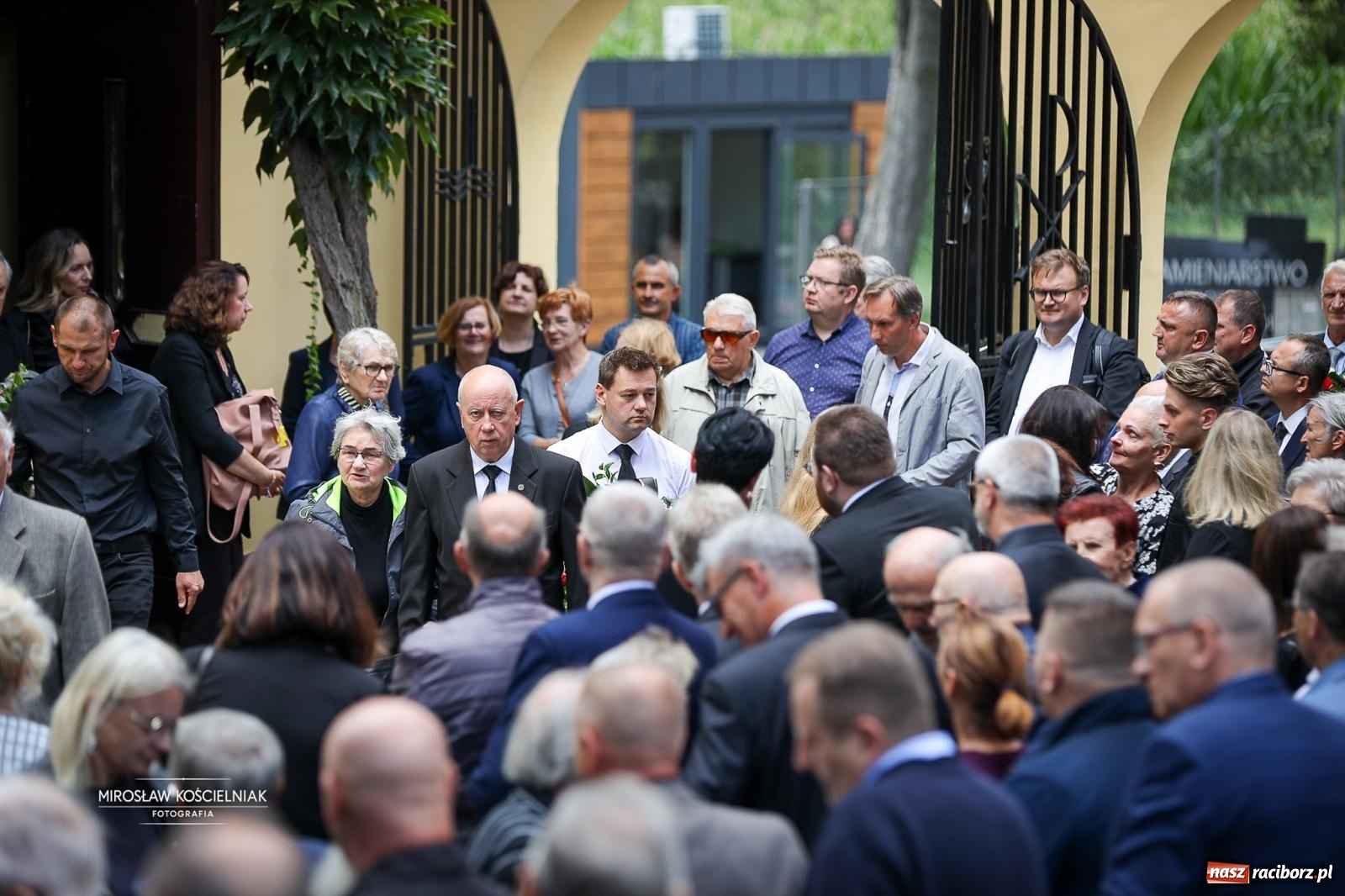 Zdjęcie w galerii na portalu naszraciborz.pl: Ostatnie pożegnanie śp. Ryszarda Mularczyka na cmentarzu Jeruzalem w Raciborzu [FOTO] wiadomości z regionu