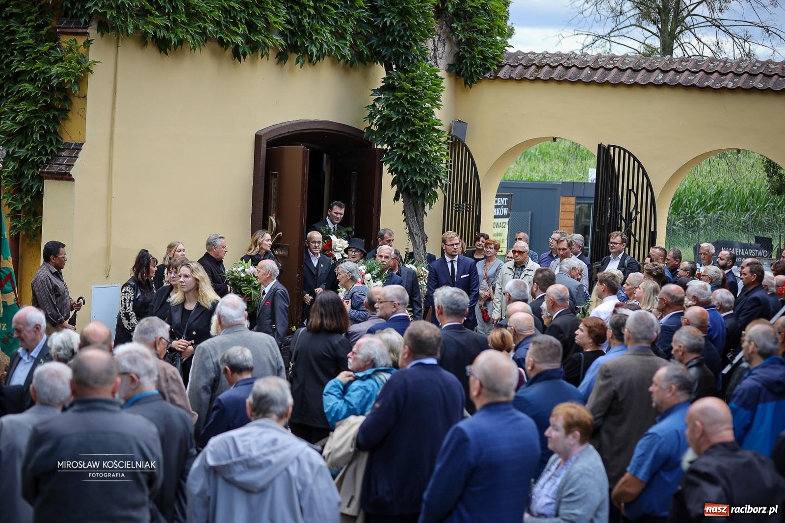 Zdjęcie w galerii na portalu naszraciborz.pl: Ostatnie pożegnanie śp. Ryszarda Mularczyka na cmentarzu Jeruzalem w Raciborzu [FOTO] wiadomości z regionu