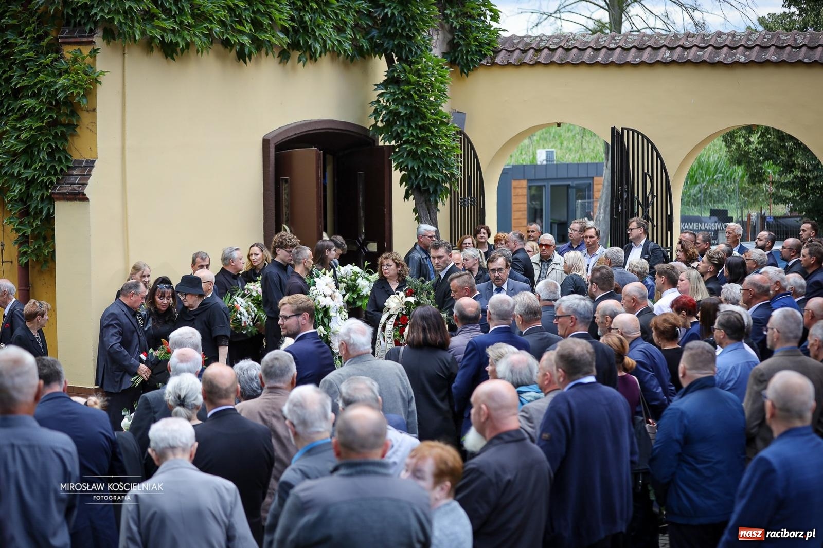 Zdjęcie w galerii na portalu naszraciborz.pl: Ostatnie pożegnanie śp. Ryszarda Mularczyka na cmentarzu Jeruzalem w Raciborzu [FOTO] wiadomości z regionu