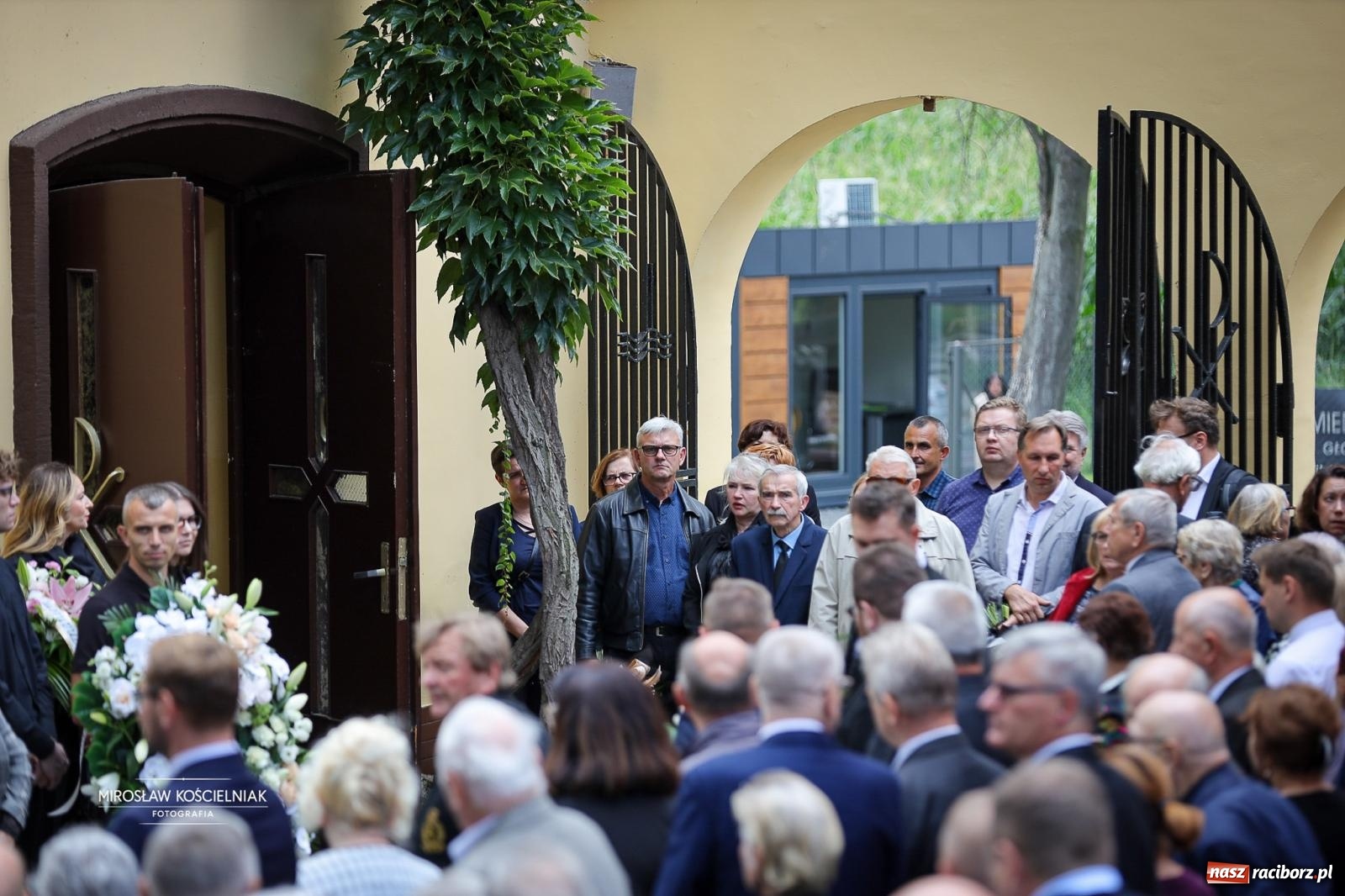 Zdjęcie w galerii na portalu naszraciborz.pl: Ostatnie pożegnanie śp. Ryszarda Mularczyka na cmentarzu Jeruzalem w Raciborzu [FOTO] wiadomości z regionu