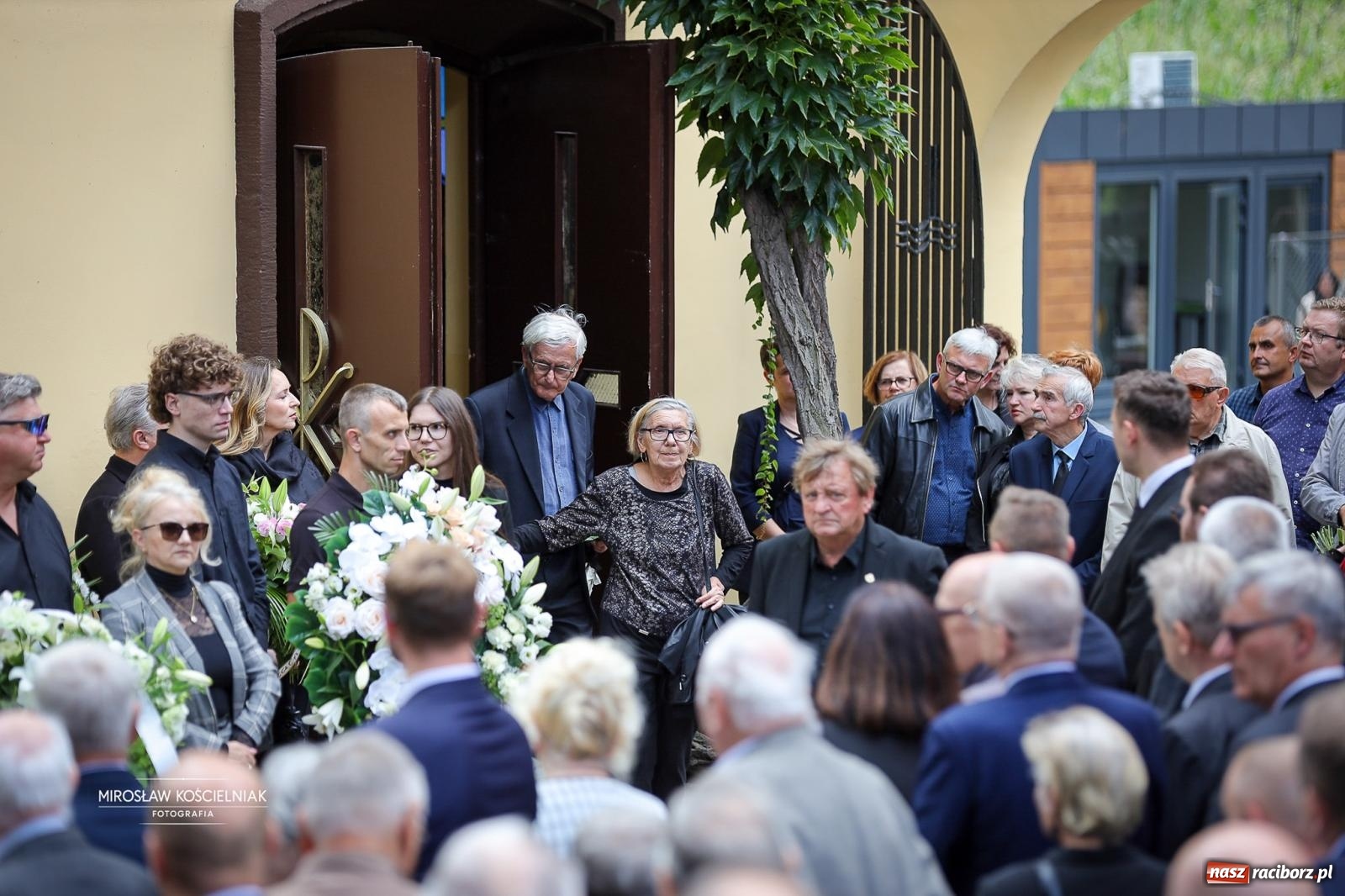 Zdjęcie w galerii na portalu naszraciborz.pl: Ostatnie pożegnanie śp. Ryszarda Mularczyka na cmentarzu Jeruzalem w Raciborzu [FOTO] wiadomości z regionu