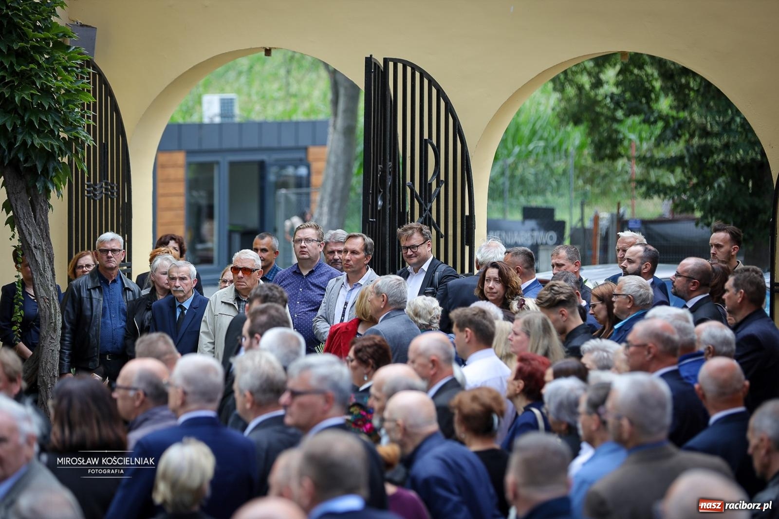 Zdjęcie w galerii na portalu naszraciborz.pl: Ostatnie pożegnanie śp. Ryszarda Mularczyka na cmentarzu Jeruzalem w Raciborzu [FOTO] wiadomości z regionu