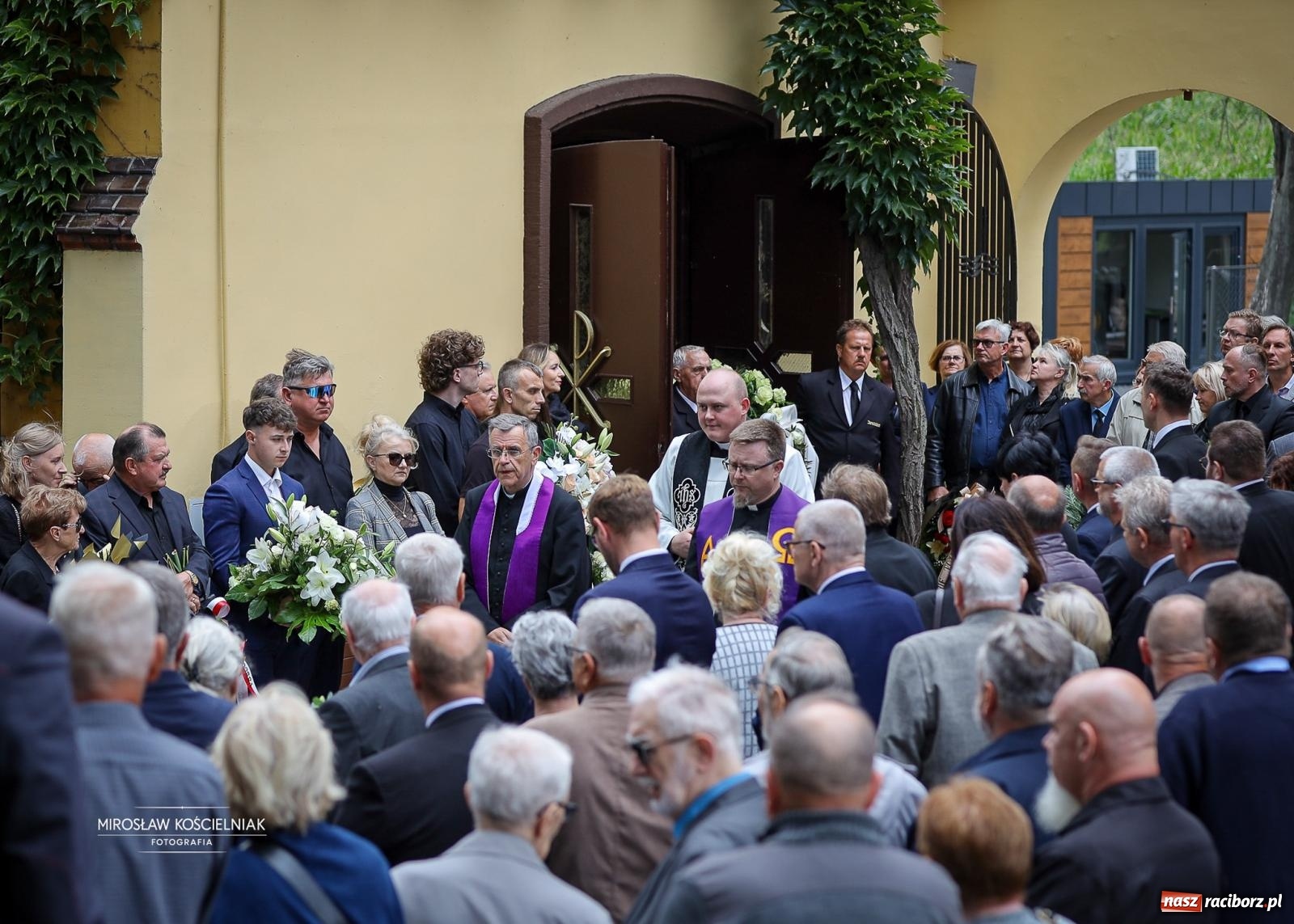 Zdjęcie w galerii na portalu naszraciborz.pl: Ostatnie pożegnanie śp. Ryszarda Mularczyka na cmentarzu Jeruzalem w Raciborzu [FOTO] wiadomości z regionu