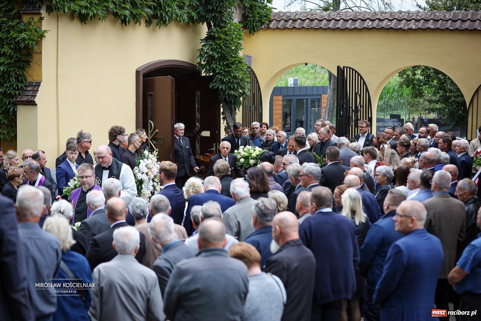 Zdjęcie w galerii na portalu naszraciborz.pl: Ostatnie pożegnanie śp. Ryszarda Mularczyka na cmentarzu Jeruzalem w Raciborzu [FOTO] wiadomości z regionu