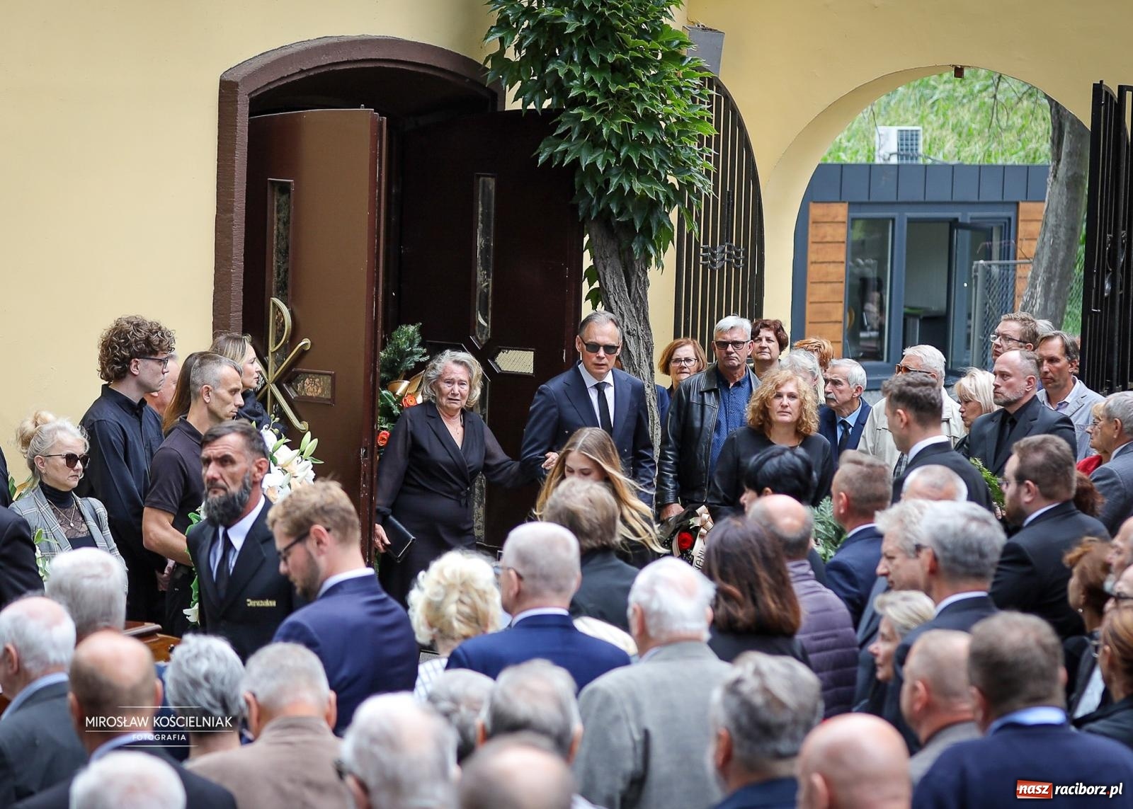 Zdjęcie w galerii na portalu naszraciborz.pl: Ostatnie pożegnanie śp. Ryszarda Mularczyka na cmentarzu Jeruzalem w Raciborzu [FOTO] wiadomości z regionu