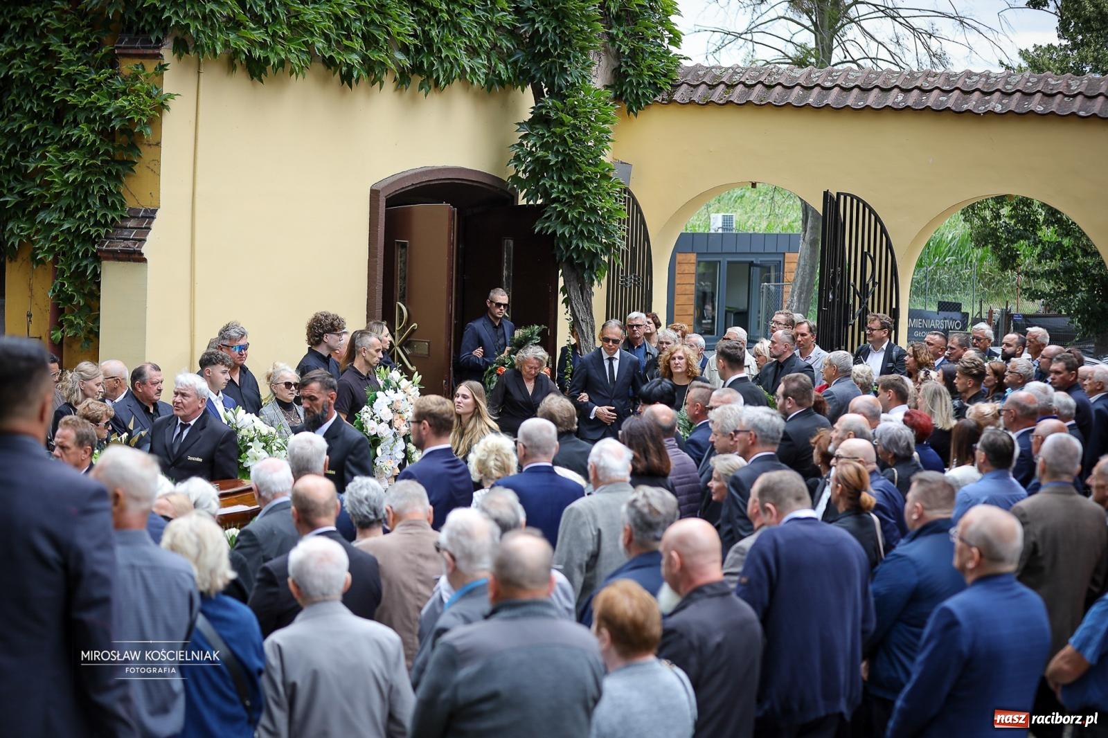 Zdjęcie w galerii na portalu naszraciborz.pl: Ostatnie pożegnanie śp. Ryszarda Mularczyka na cmentarzu Jeruzalem w Raciborzu [FOTO] wiadomości z regionu
