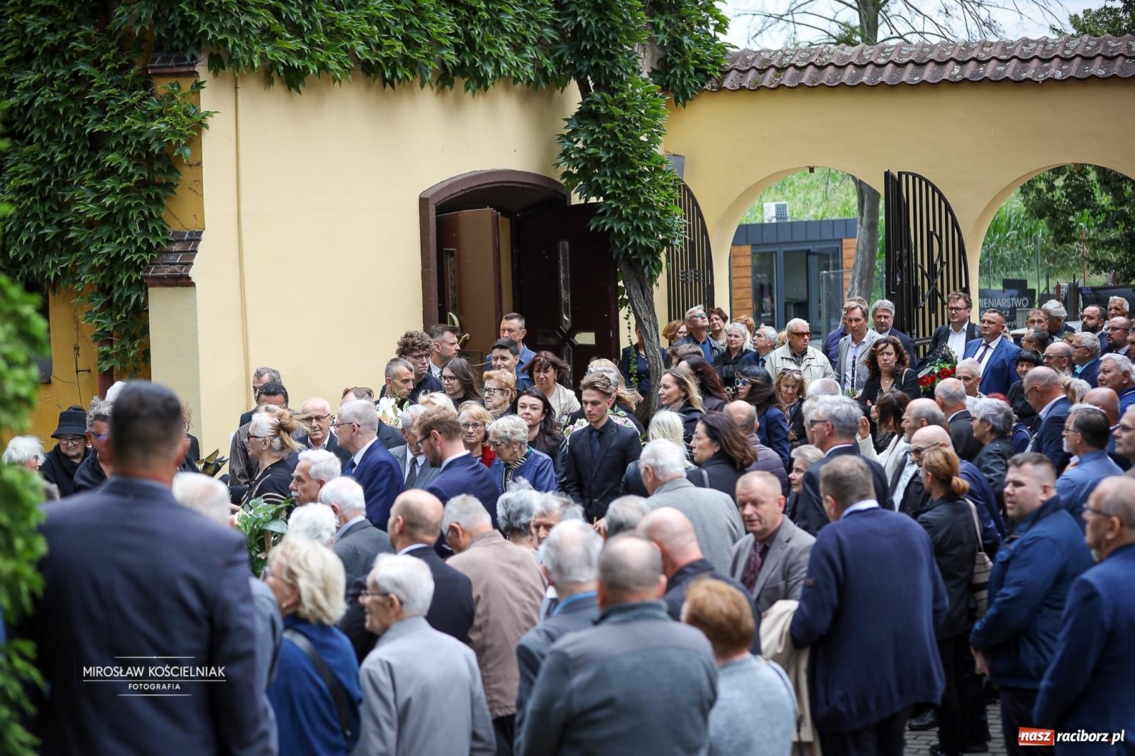 Zdjęcie w galerii na portalu naszraciborz.pl: Ostatnie pożegnanie śp. Ryszarda Mularczyka na cmentarzu Jeruzalem w Raciborzu [FOTO] wiadomości z regionu