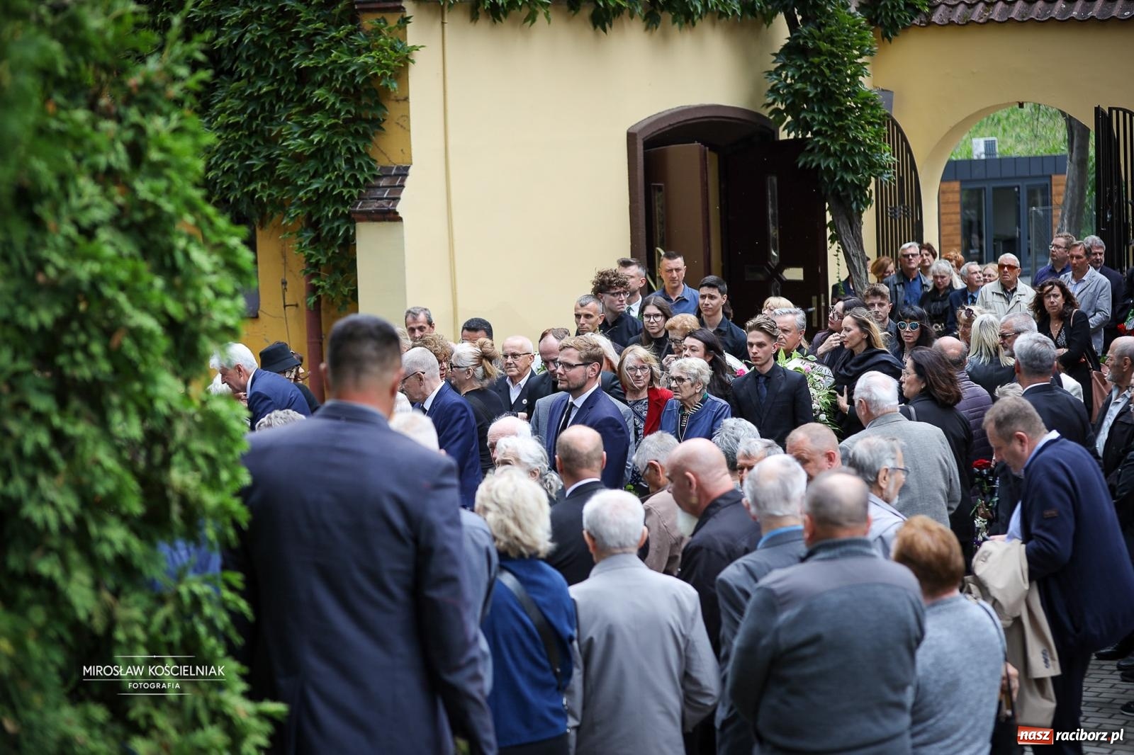 Zdjęcie w galerii na portalu naszraciborz.pl: Ostatnie pożegnanie śp. Ryszarda Mularczyka na cmentarzu Jeruzalem w Raciborzu [FOTO] wiadomości z regionu