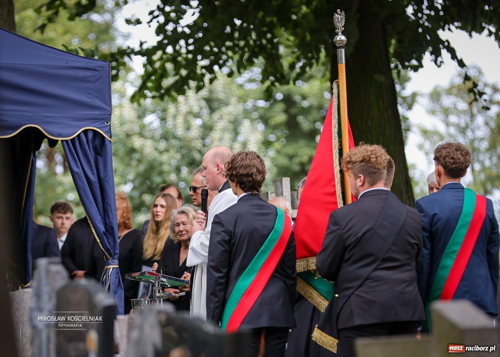 Zdjęcie w galerii na portalu naszraciborz.pl: Ostatnie pożegnanie śp. Ryszarda Mularczyka na cmentarzu Jeruzalem w Raciborzu [FOTO] wiadomości z regionu