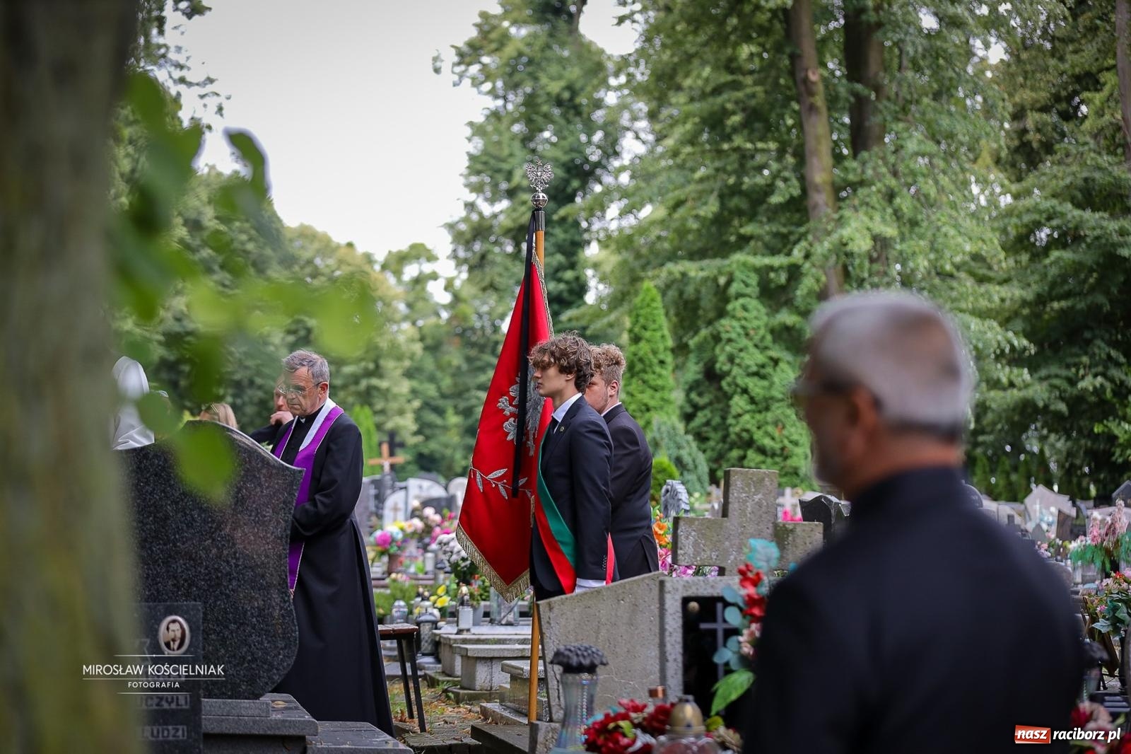 Zdjęcie w galerii na portalu naszraciborz.pl: Ostatnie pożegnanie śp. Ryszarda Mularczyka na cmentarzu Jeruzalem w Raciborzu [FOTO] wiadomości z regionu