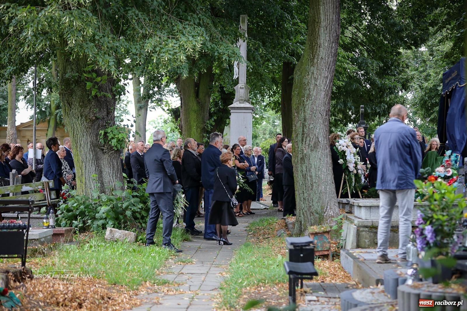 Zdjęcie w galerii na portalu naszraciborz.pl: Ostatnie pożegnanie śp. Ryszarda Mularczyka na cmentarzu Jeruzalem w Raciborzu [FOTO] wiadomości z regionu
